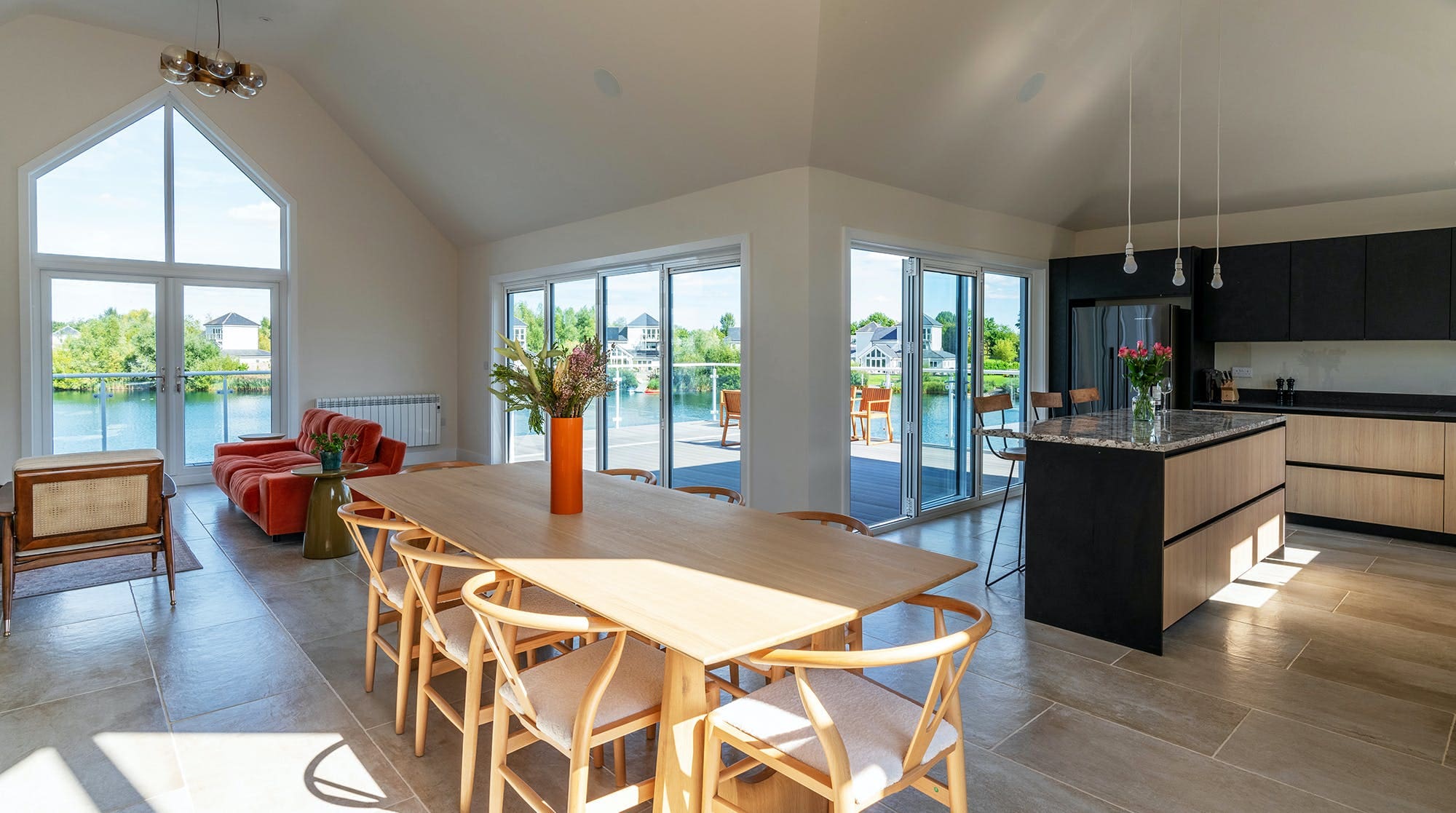 Manor Cotswold Cricklade Cricklade: Spacious 4-Bedroom Apartment with Lake Views, Cricklade