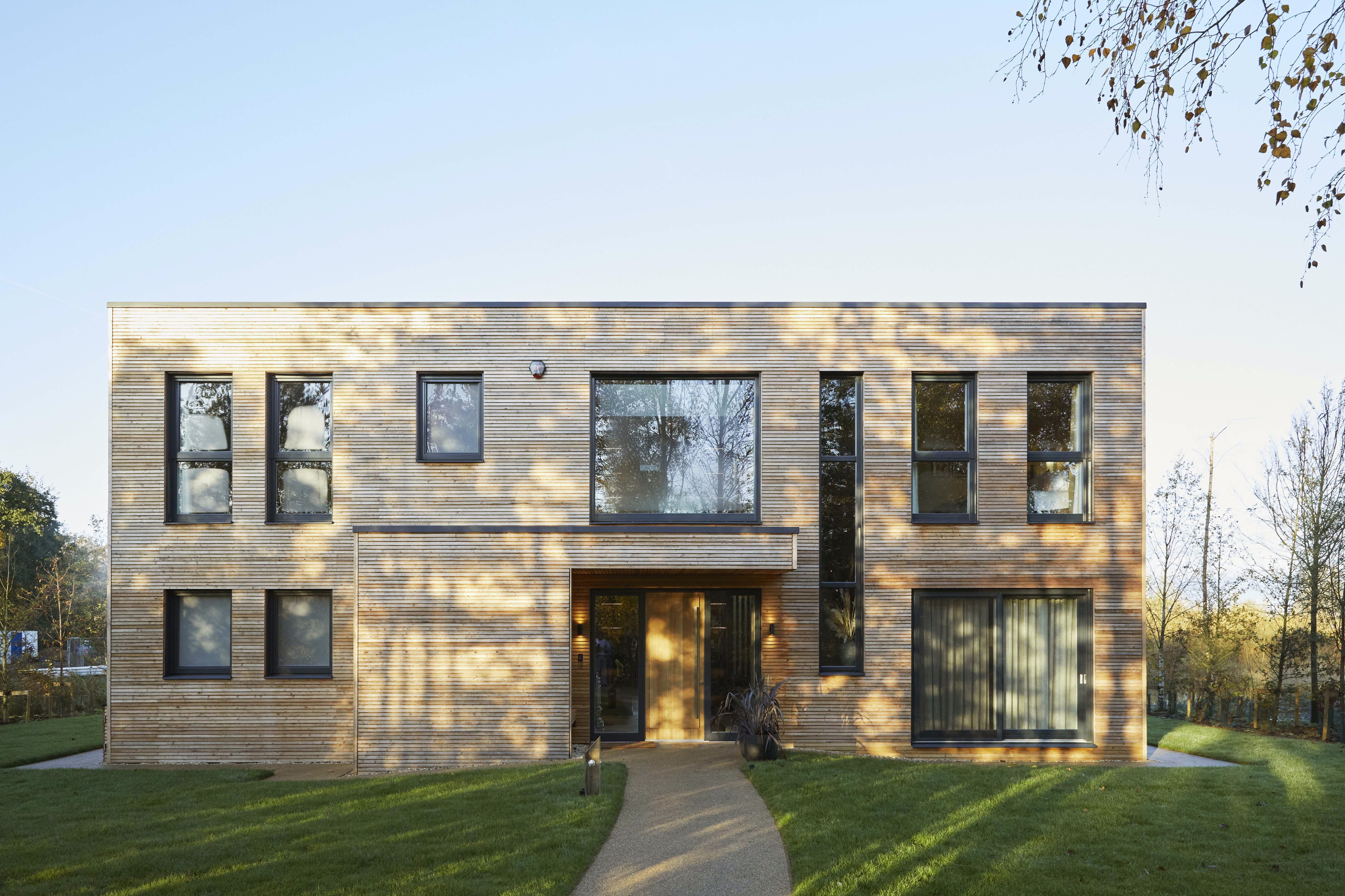 Manor Cotswold Faringdon: Spacious 5-Bedroom Apartment with Lake Views and Hot Tub, Faringdon