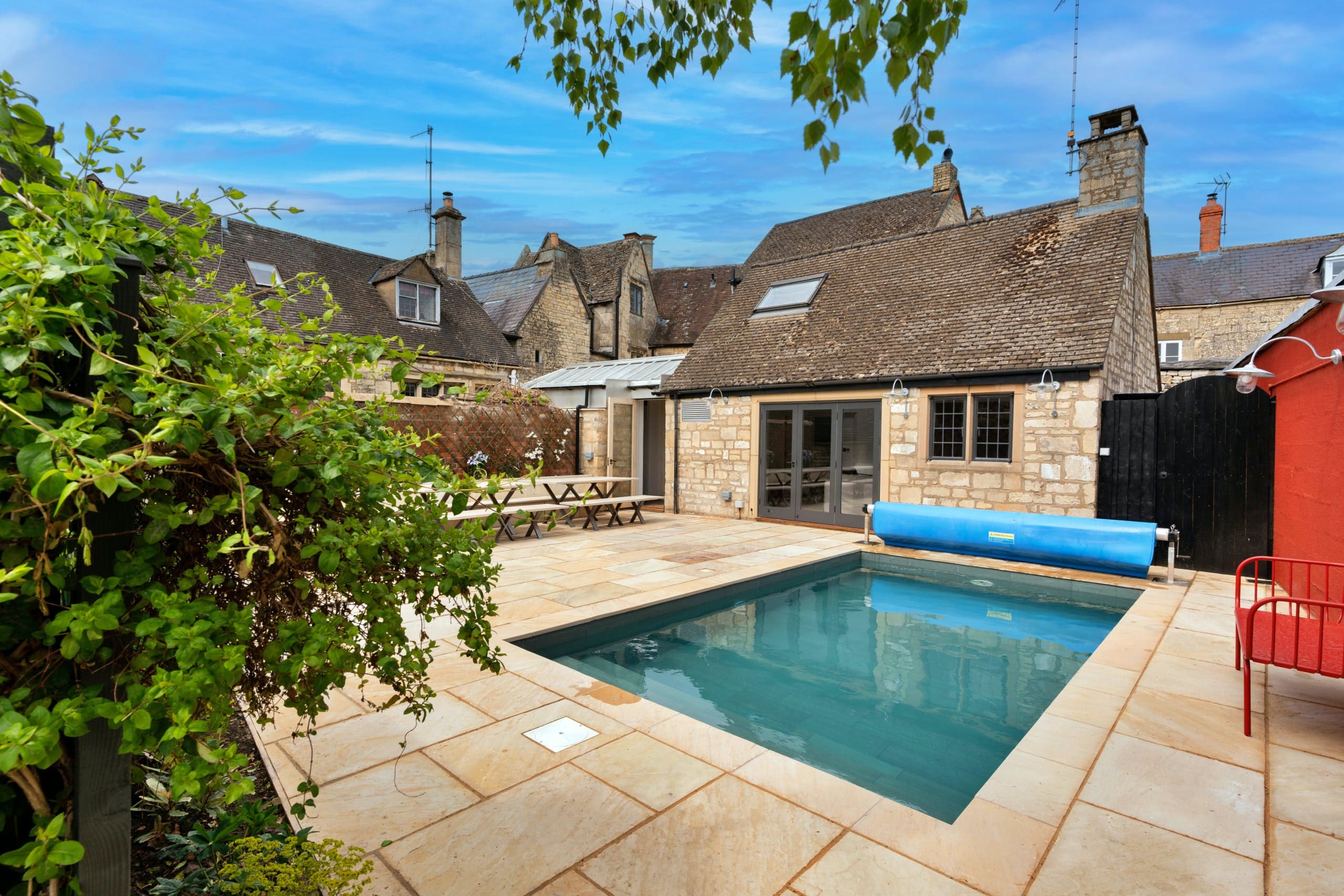 Manor Cotswold Painswick: Spacious 9-Bedroom Apartment with Pool, Gloucestershire