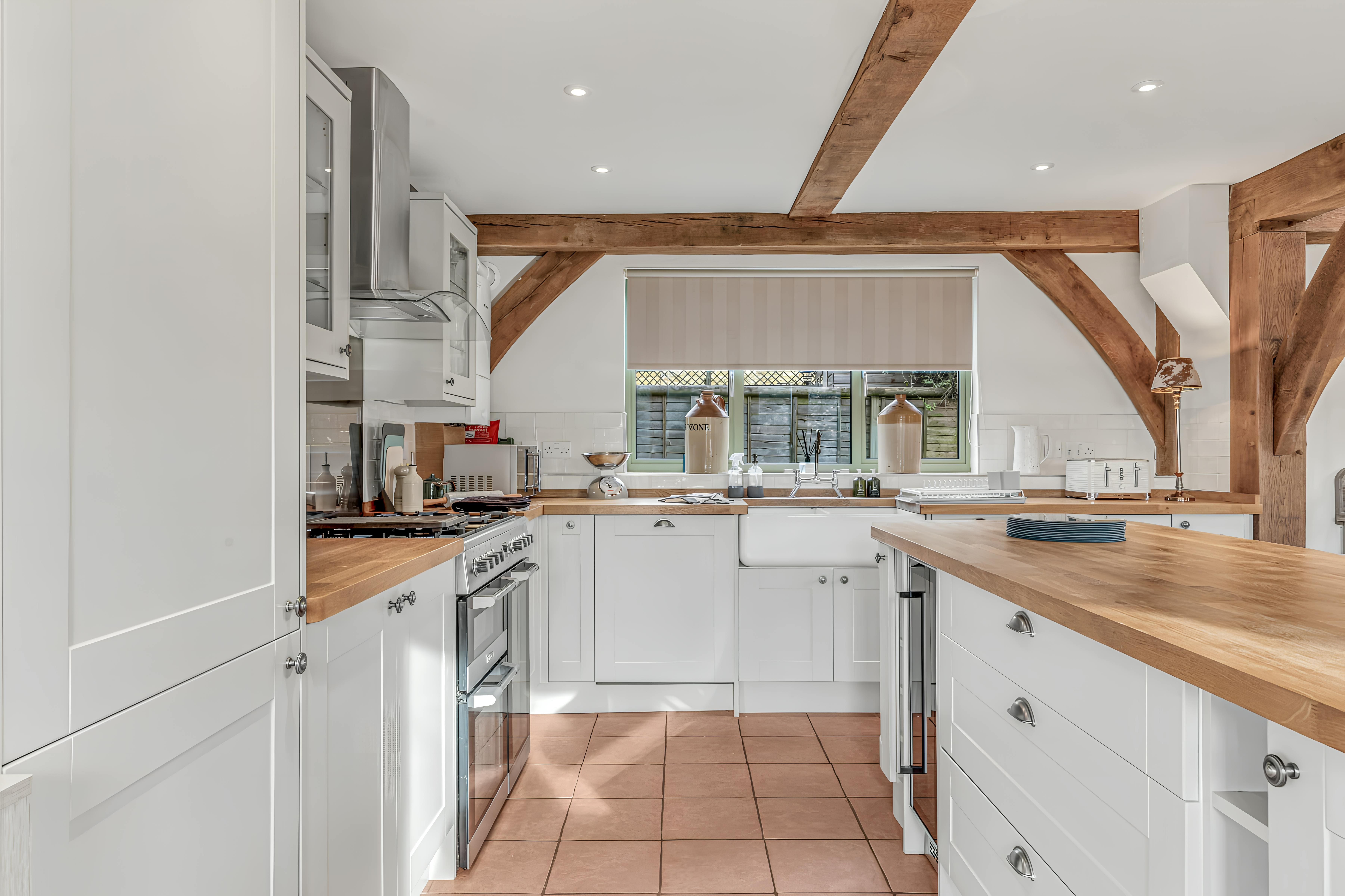 Manor Cotswold Weston: 6-Bedroom Luxury Holiday Cottage, Family-Friendly, Gloucestershire