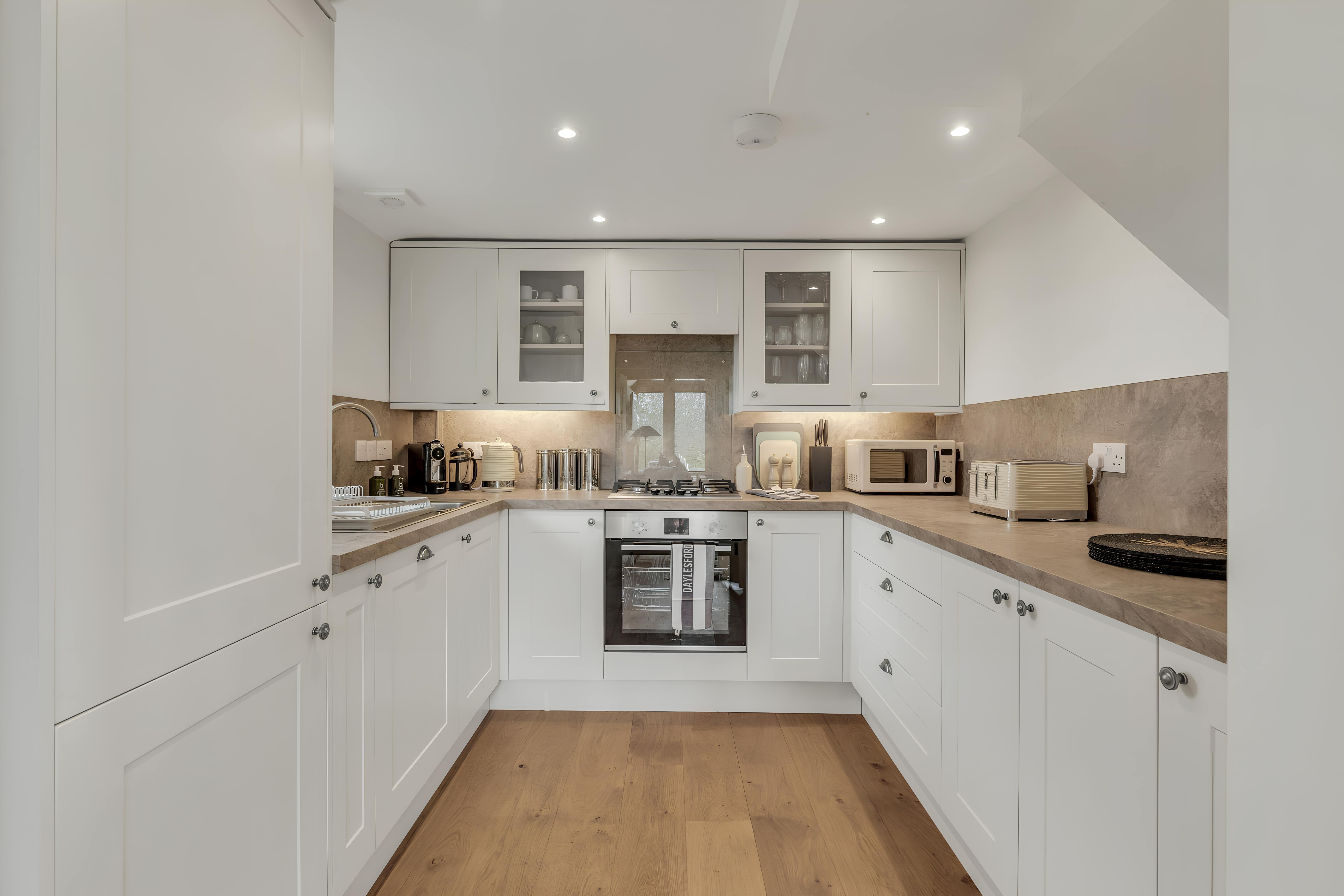 Manor Cotswold Weston: 6-Bedroom Luxury Holiday Cottage, Family-Friendly, Gloucestershire