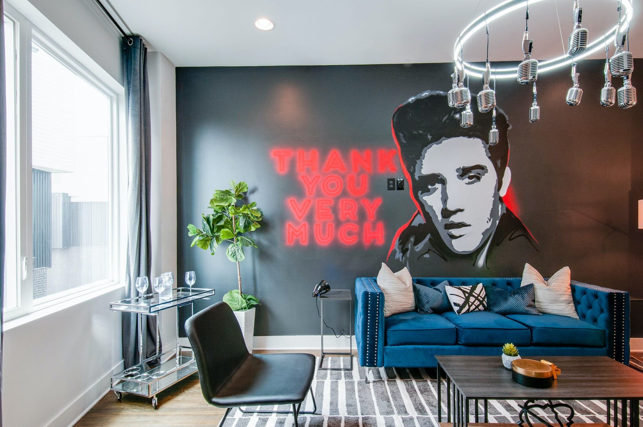 Manor Cumberland Nashville Tennessee: 8-Bedroom Luxury Apartment with Rooftop Decks, Nashville-Davidson