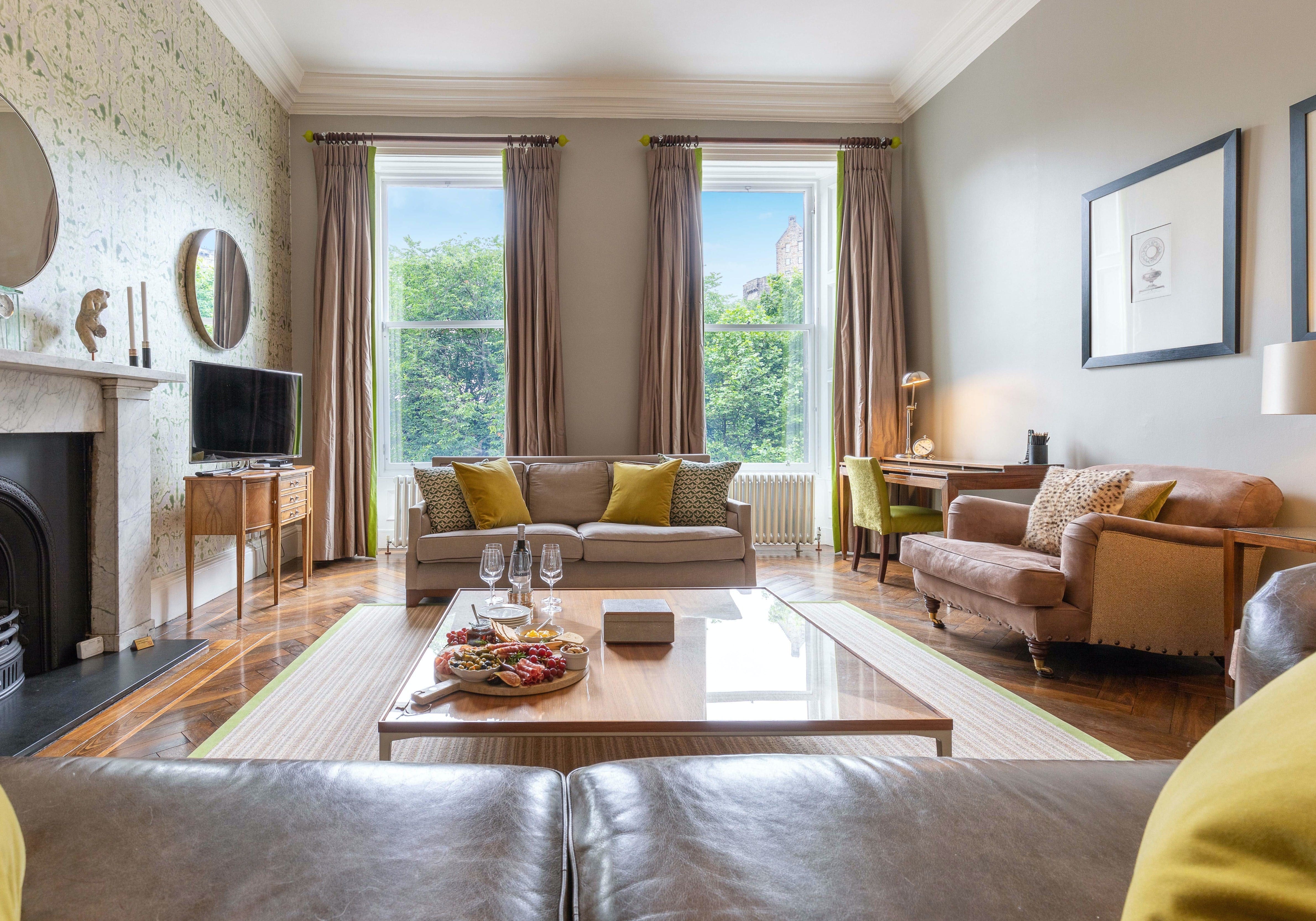 Manor Drummond Edinburgh: Spacious 3-Bedroom Apartment with Castle Views, New Town