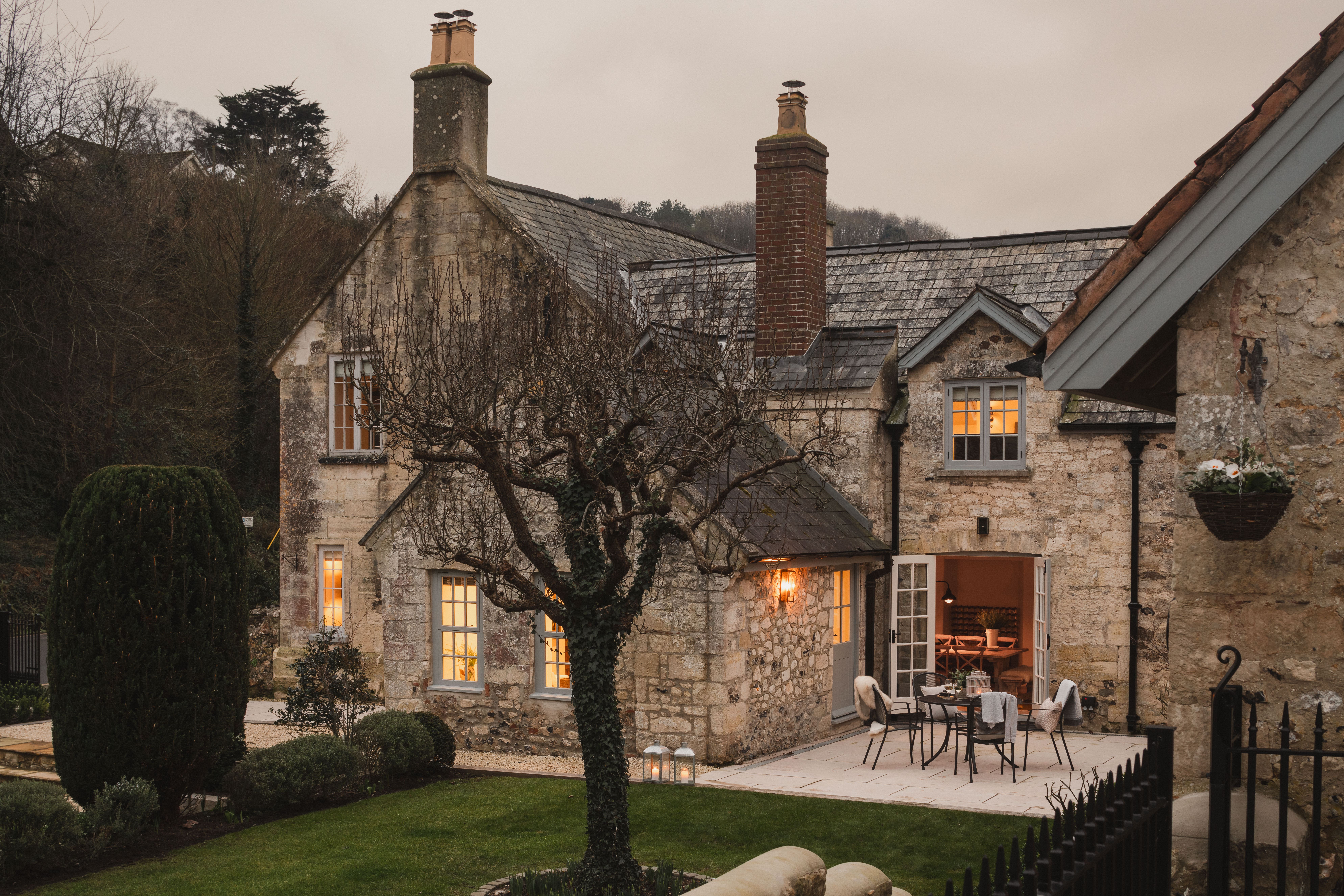 Manor Durley Seaton: Spacious 6-Bedroom Luxury Cottage with Scenic Views, Seaton