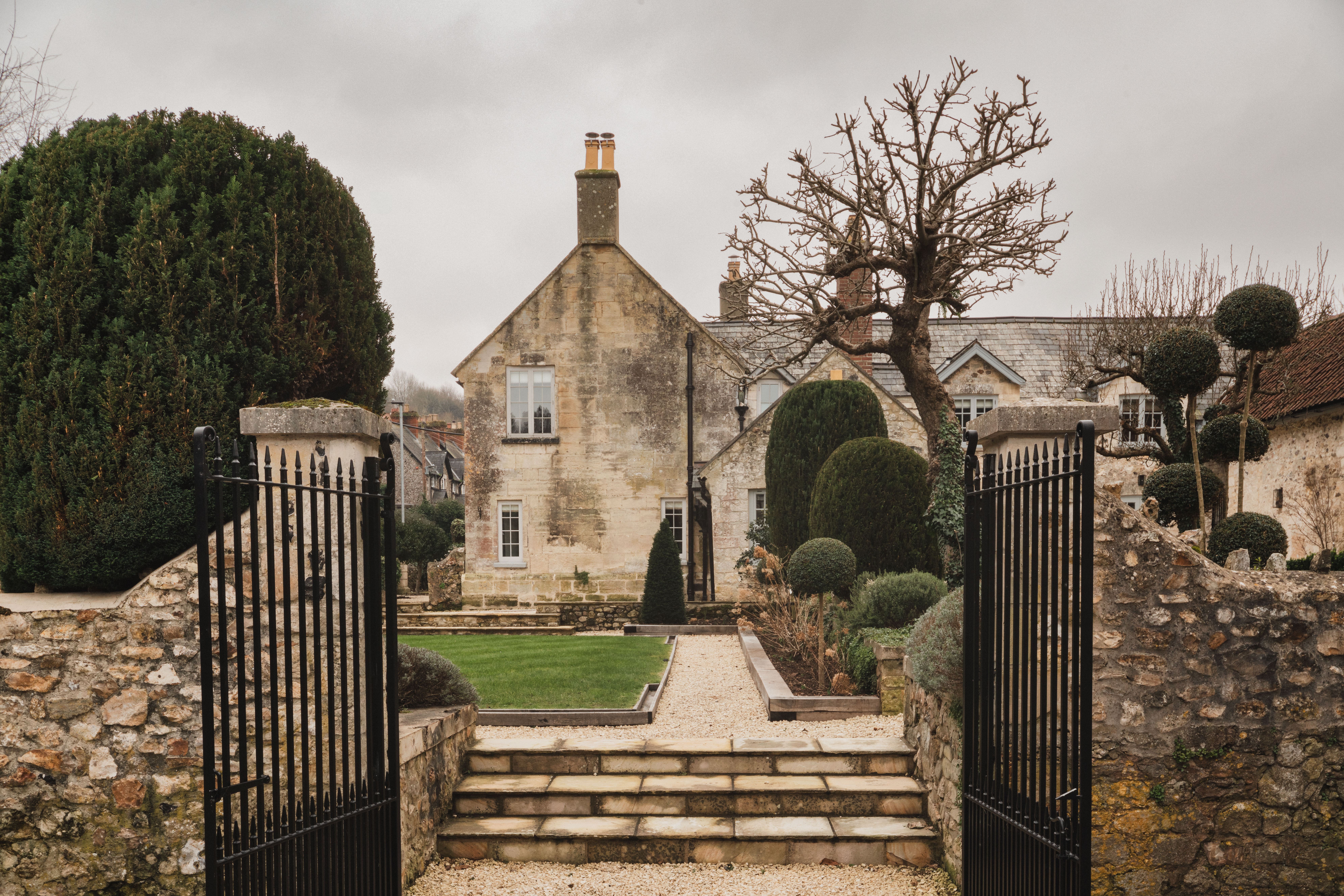 Manor Durley Seaton: Spacious 6-Bedroom Luxury Cottage with Scenic Views, Seaton