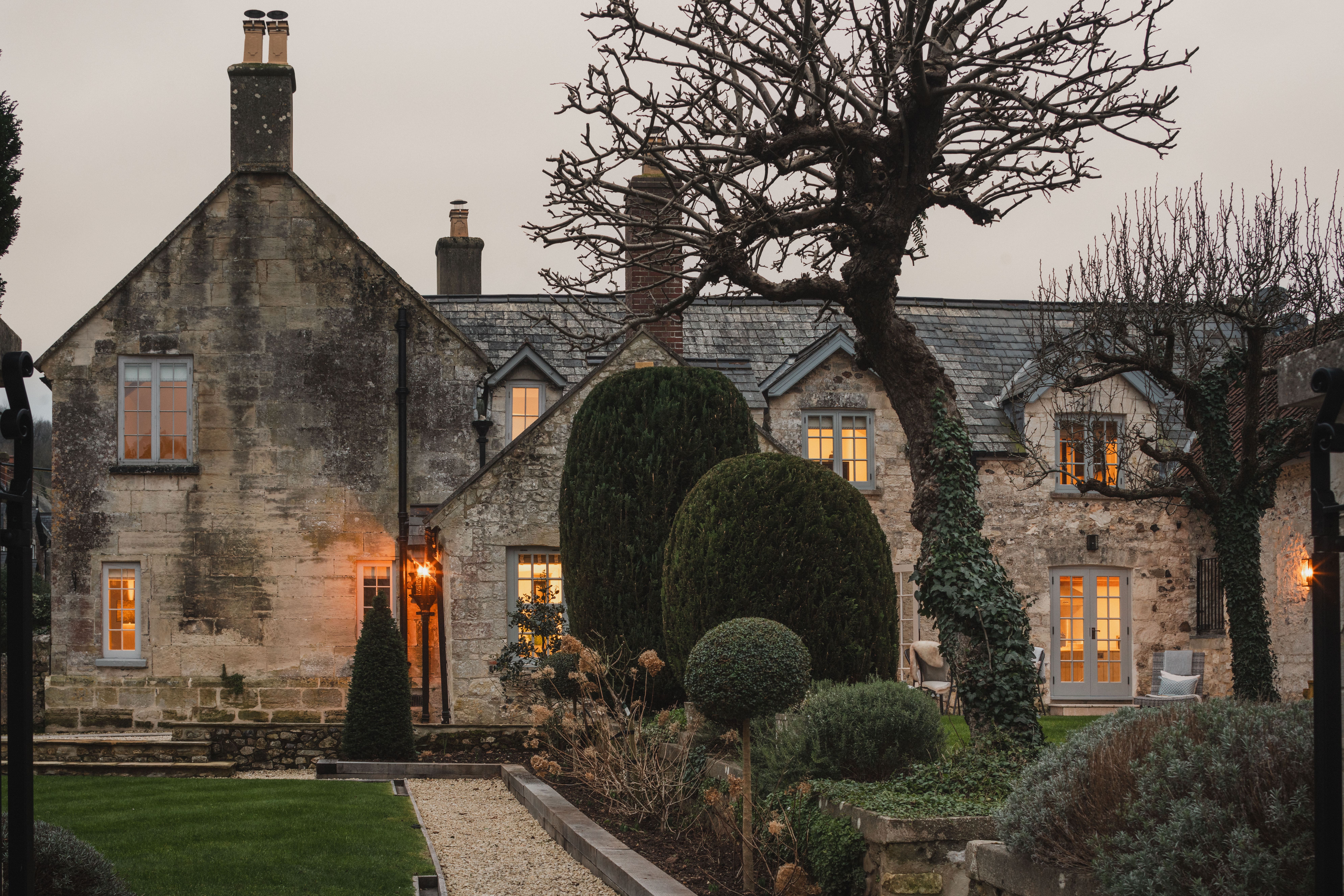 Manor Durley Seaton: Spacious 6-Bedroom Luxury Cottage with Scenic Views, Seaton