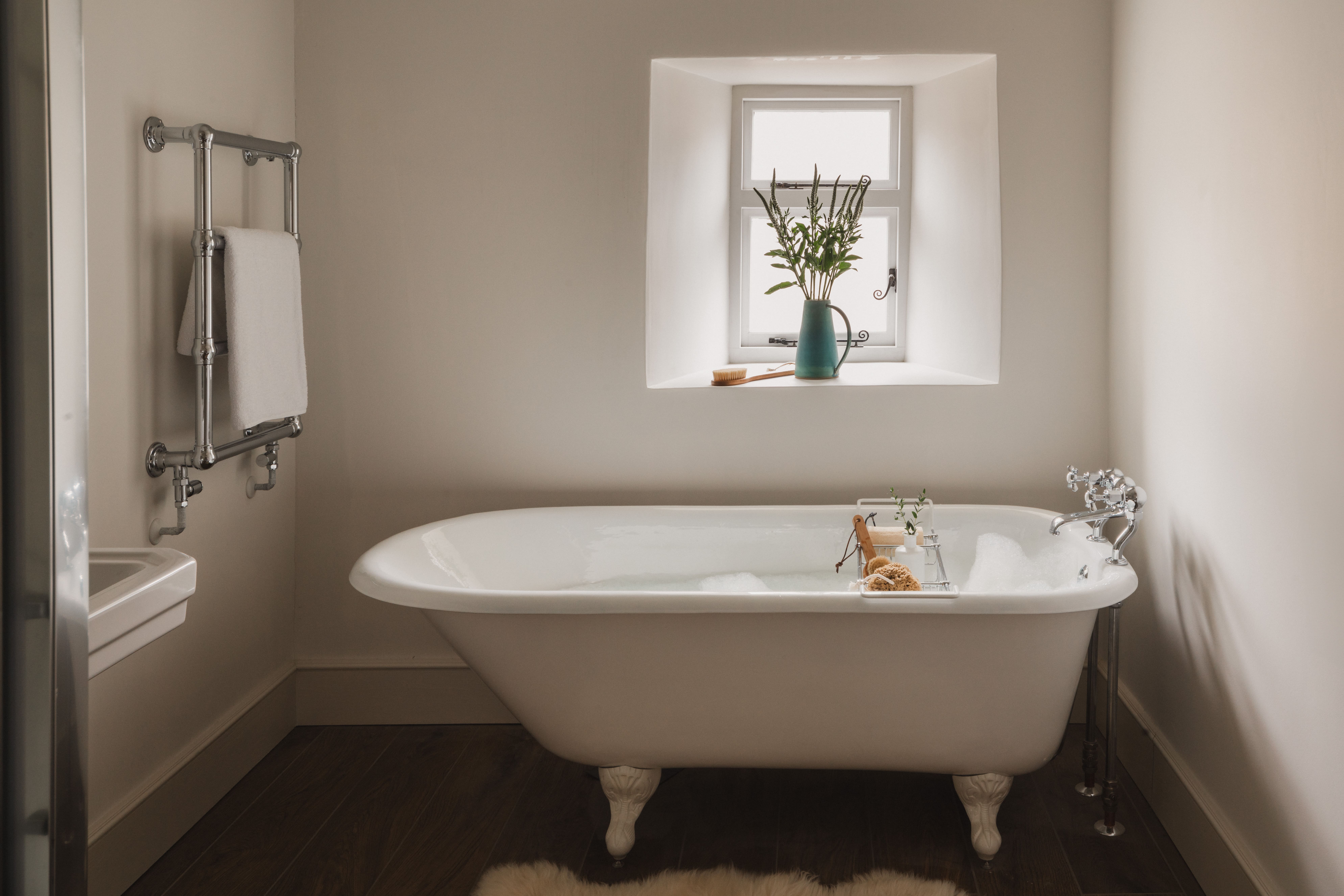 Manor Durley Seaton: Spacious 6-Bedroom Luxury Cottage with Scenic Views, Seaton