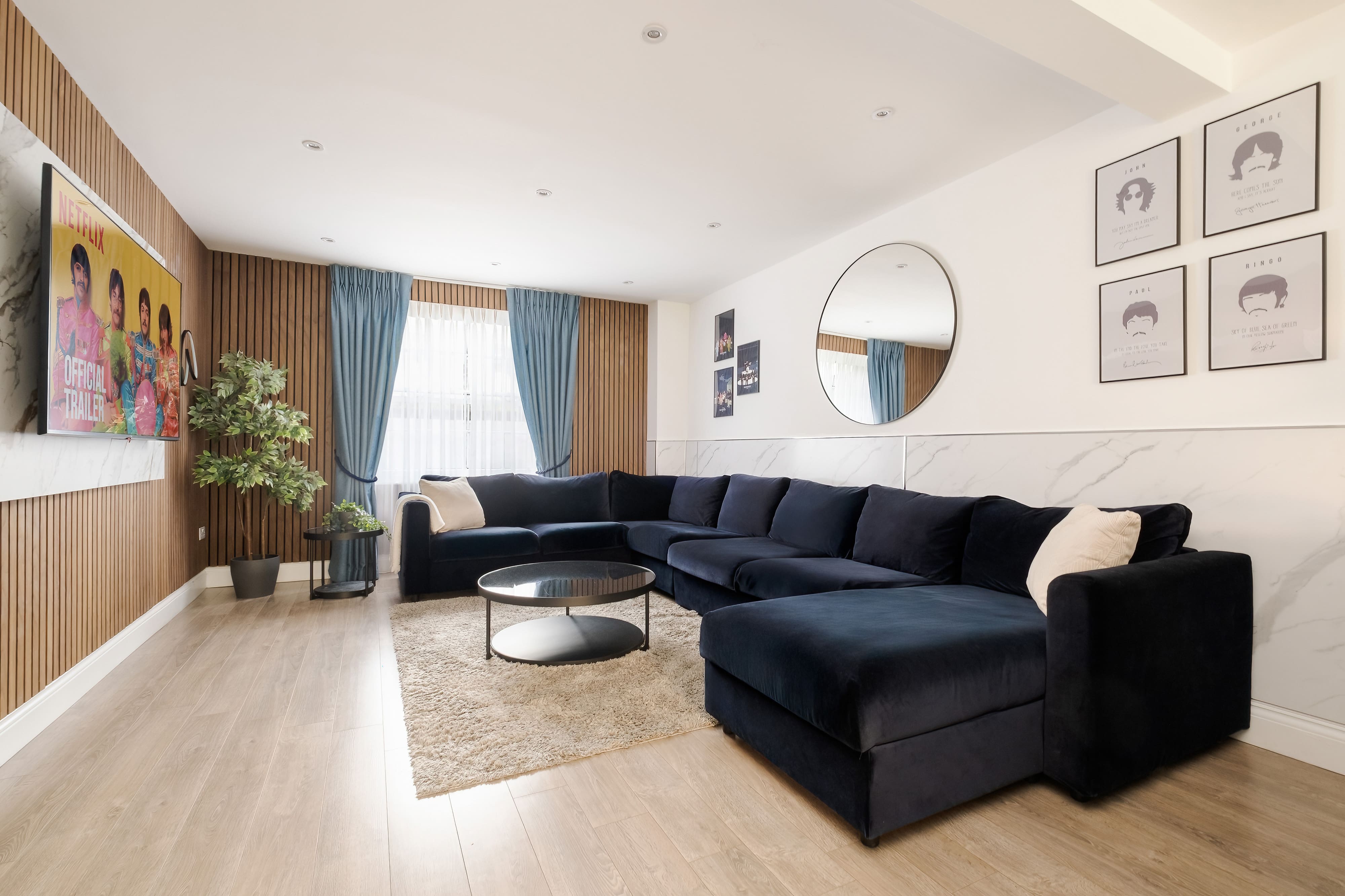 Manor Fitzjohn WestHampstead: Chic 4-Bedroom Apartment with Garden Access, West Hampstead