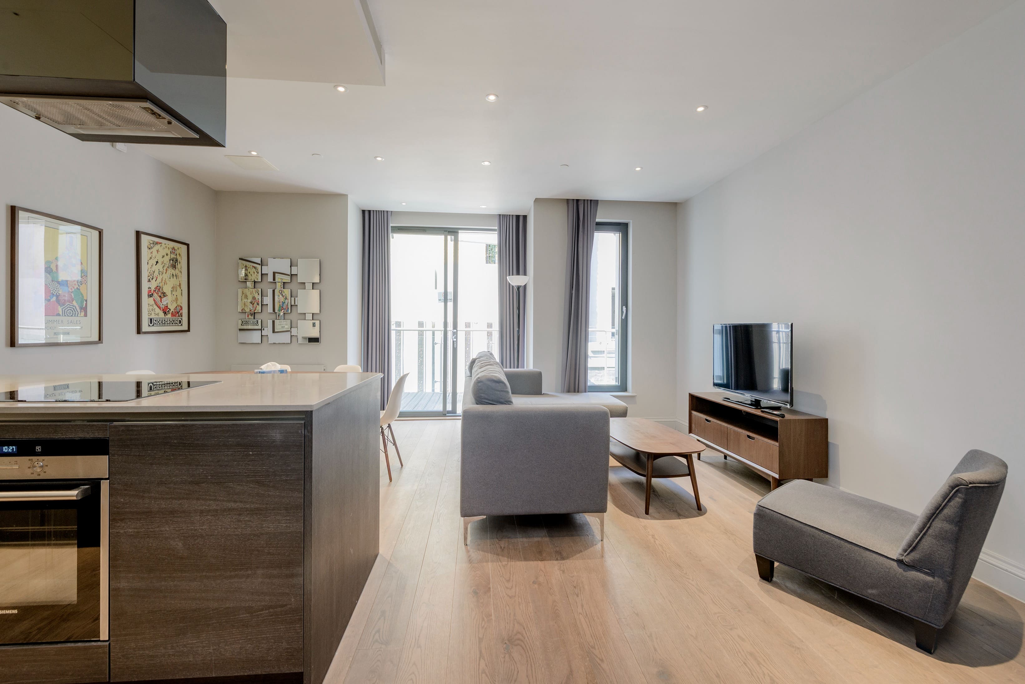 Manor Fleet Holborn: Stylish 2-Bedroom Apartment Rental with Air-Con, Holborn London