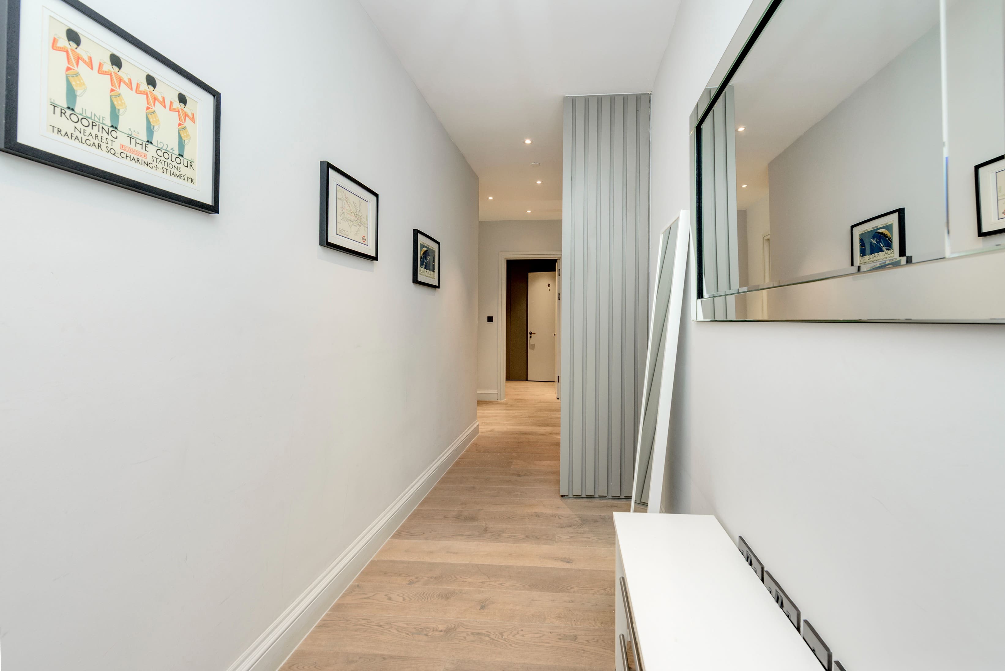 Manor Fleet Holborn: Stylish 2-Bedroom Apartment Rental with Air-Con, Holborn London