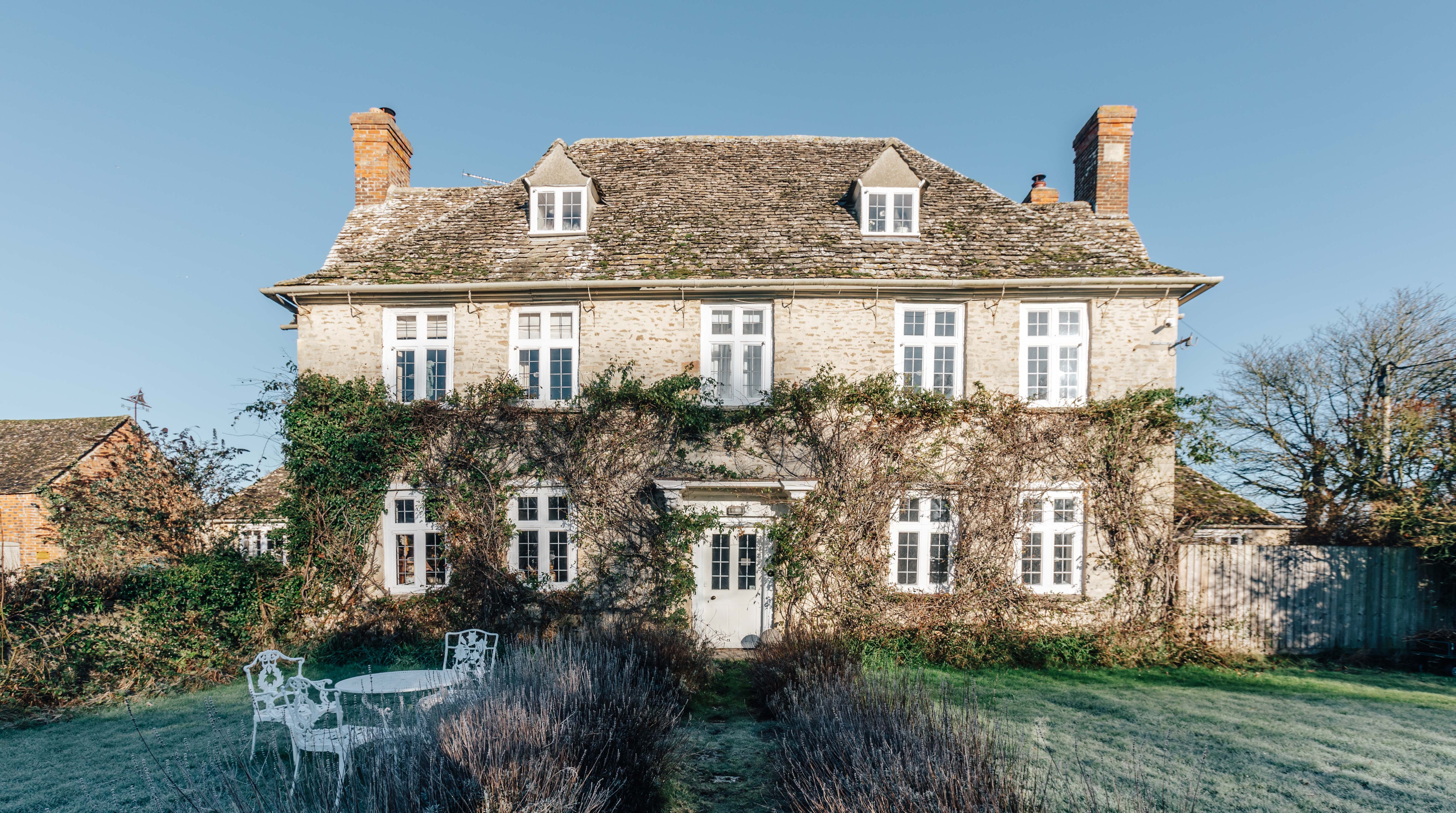 Manor Folly Faringdon: Spacious 6-Bedroom Luxury Apartment with Pool, Faringdon