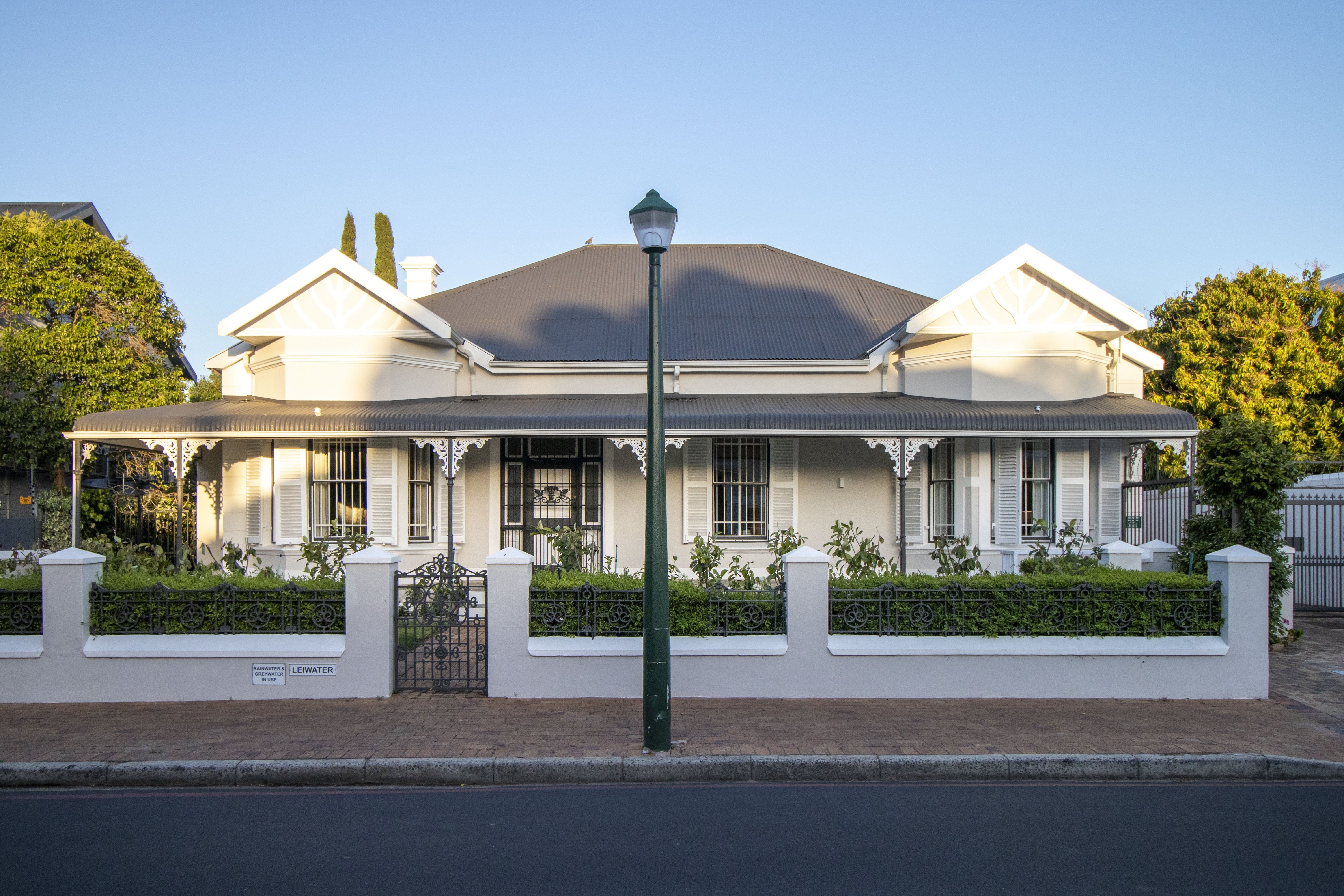 Manor Fynbos Cape Town: Charming 3-Bedroom Cottage with Pool in Cape Town