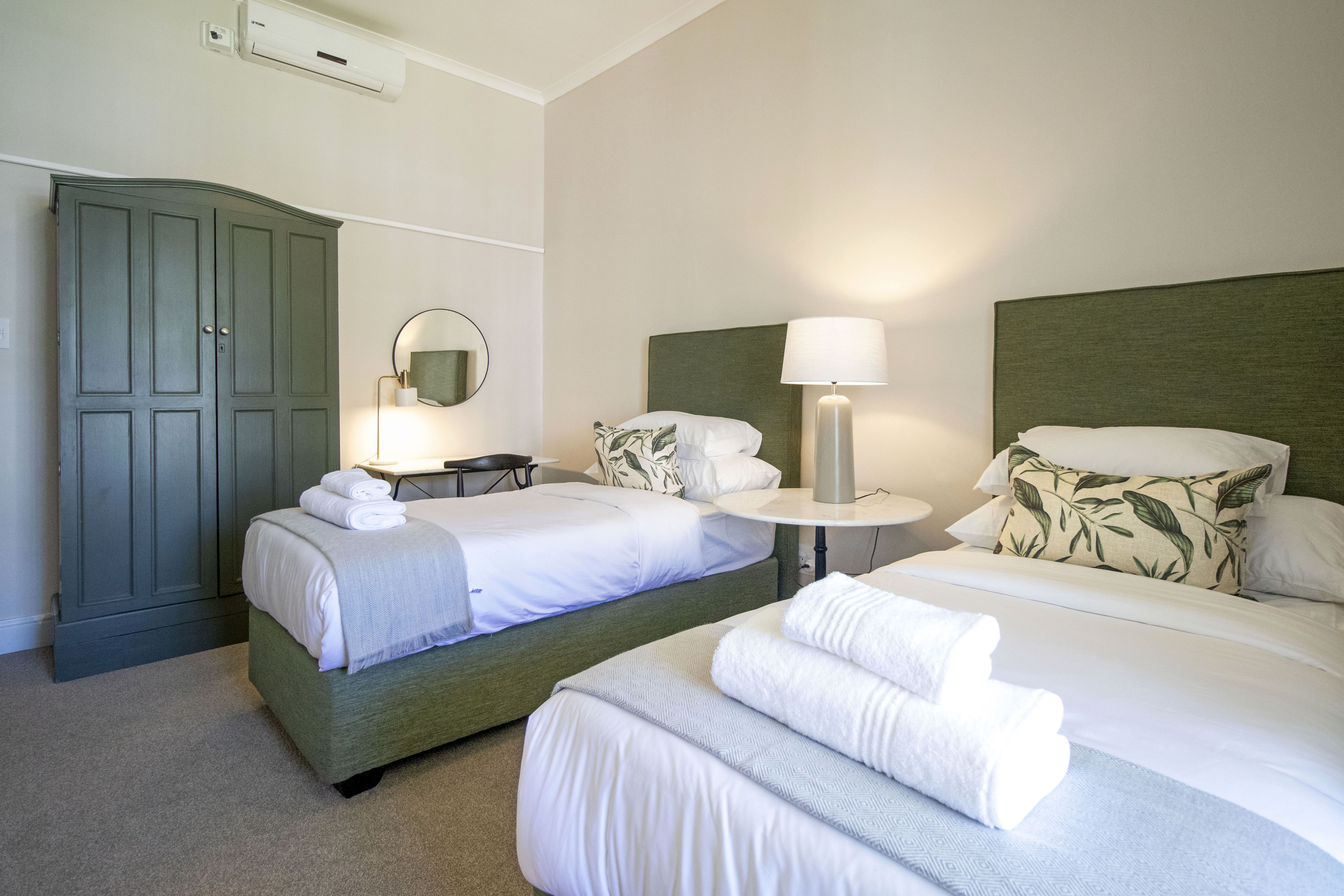 Manor Fynbos Cape Town: Charming 3-Bedroom Cottage with Pool in Cape Town