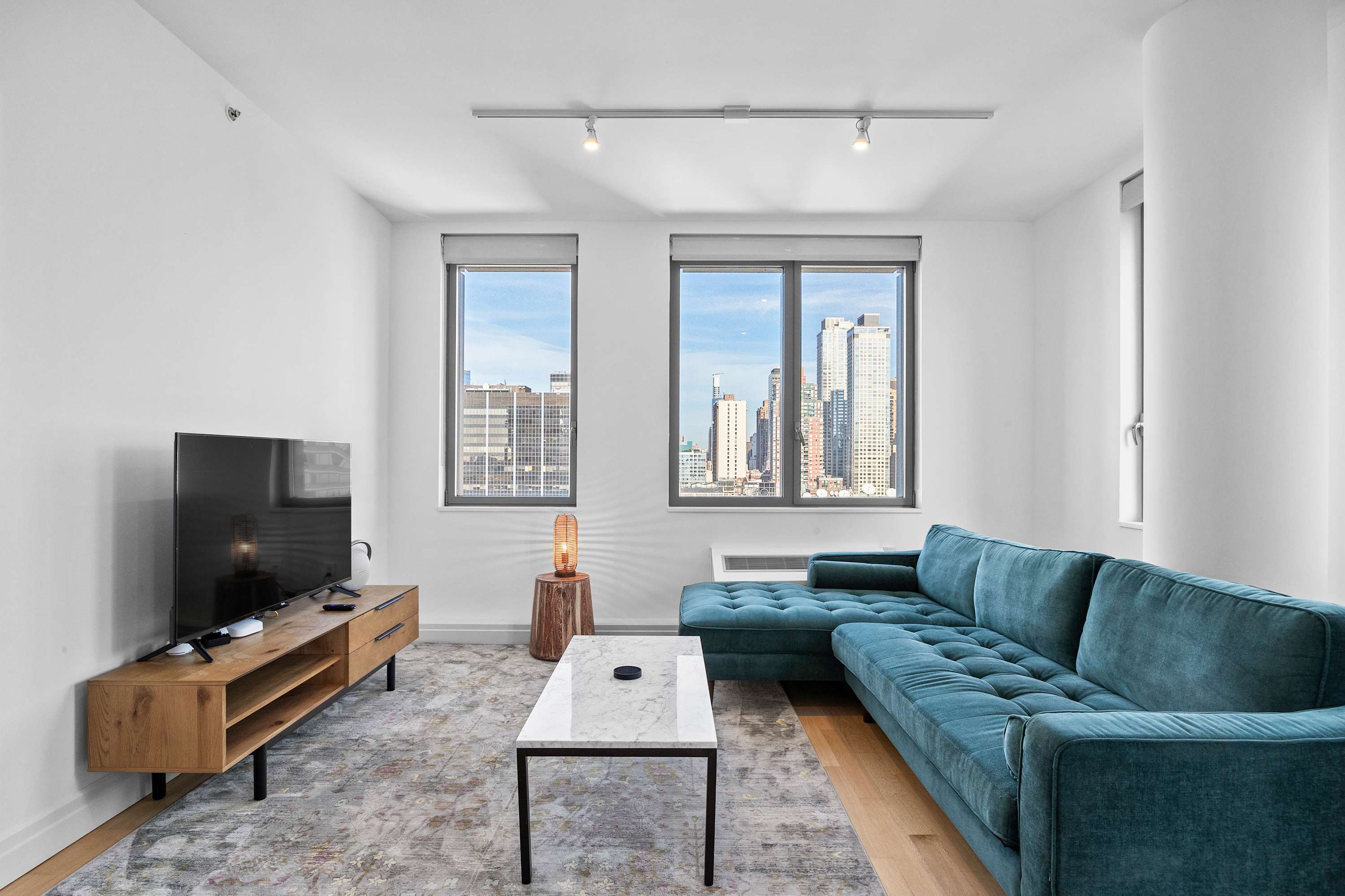 Manor Hellgate Hell’s Kitchen: Stylish 2-Bedroom Apartment with Pool Access, Hell’s Kitchen New York