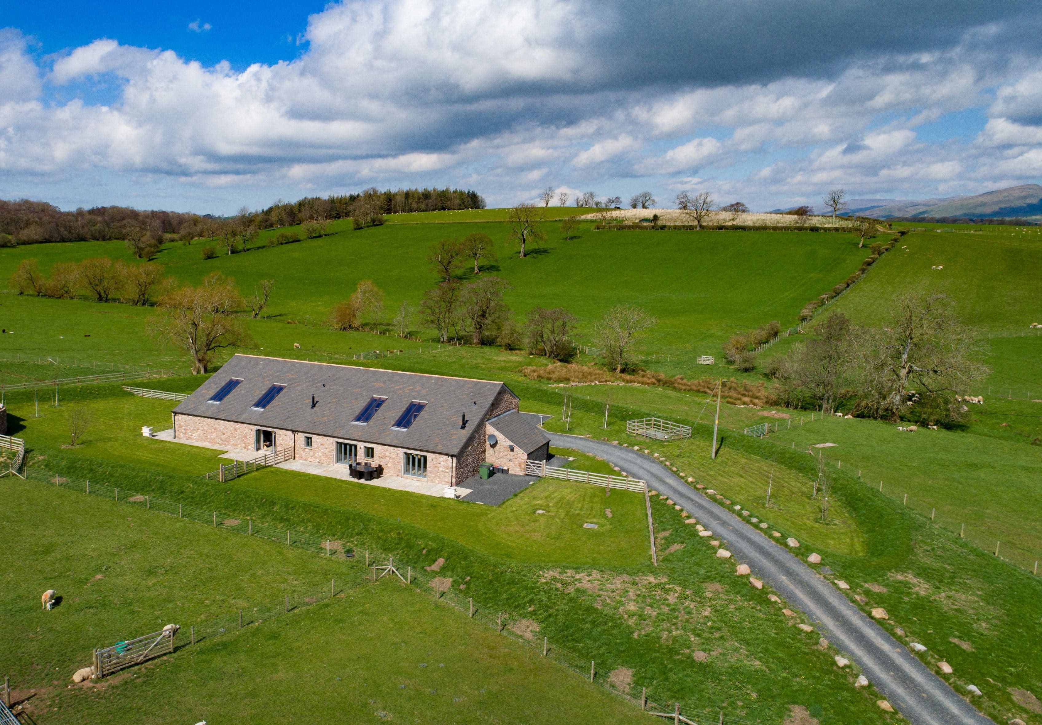 Manor Helvellyn Cumbria The North Pennines: Spacious 8-Bedroom Apartment with Hot Tub, Cumbria
