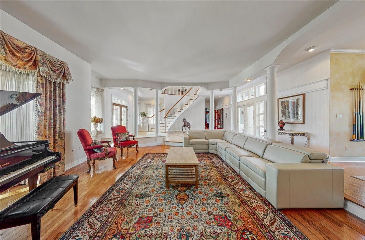 Manor Hickory Carbon: Luxury 5-Bedroom Apartment with Pool and Hot Tub, Carbon County