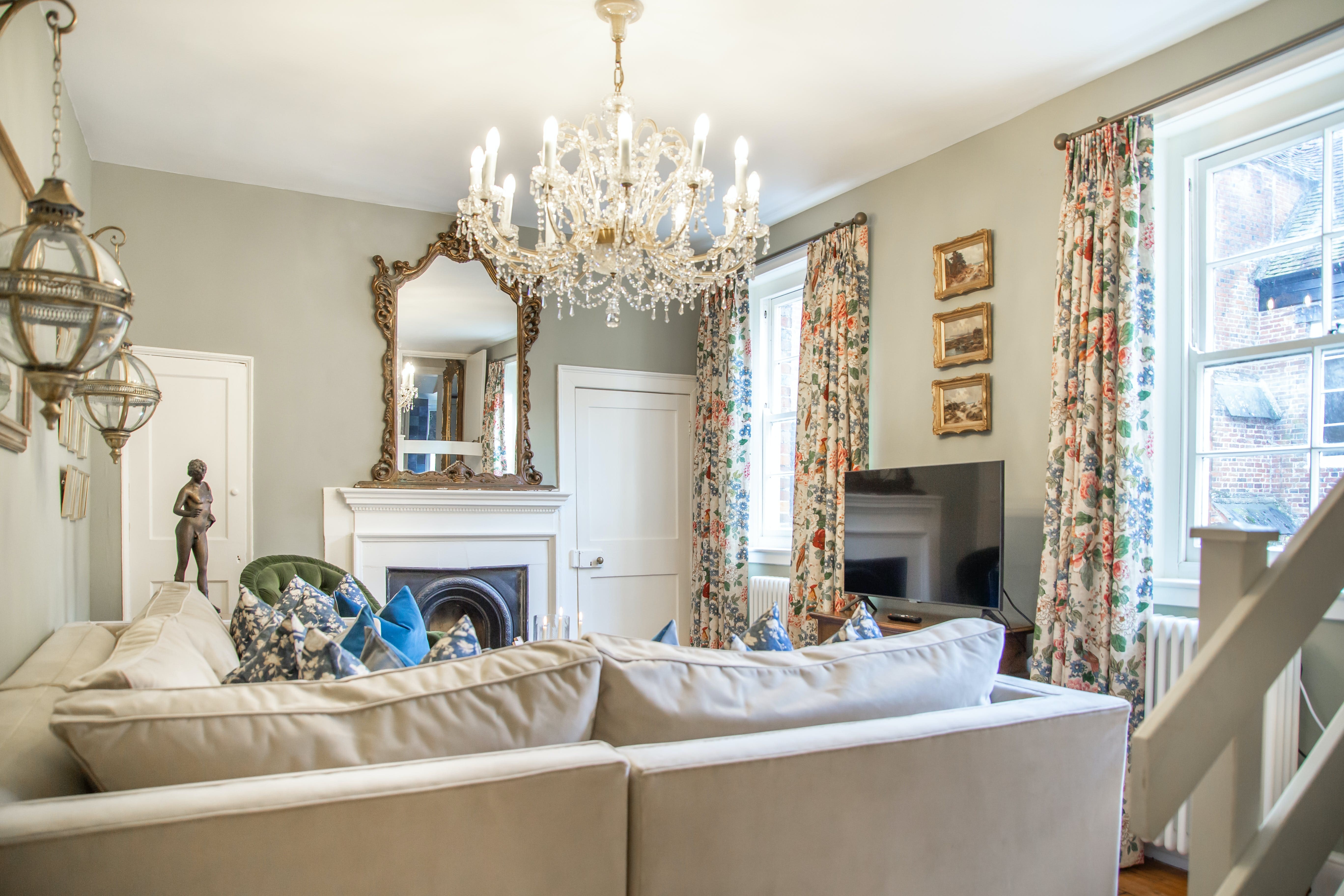 Manor Itchen Hampshire: Luxury 4-Bedroom Apartment with Italian Garden Views, Hampshire