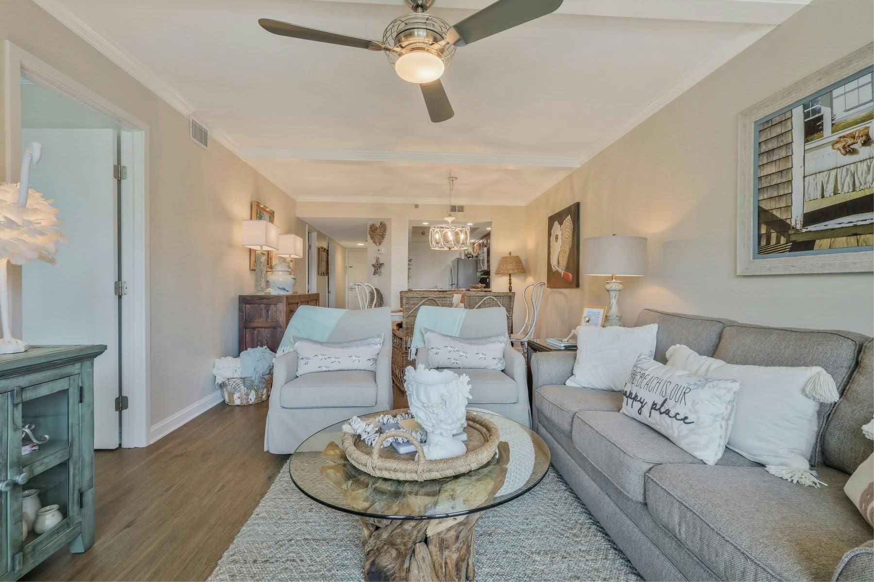 Manor Jekyll Glynn: Stylish 2-Bedroom Apartment with Beachfront and Pool, Glynn County