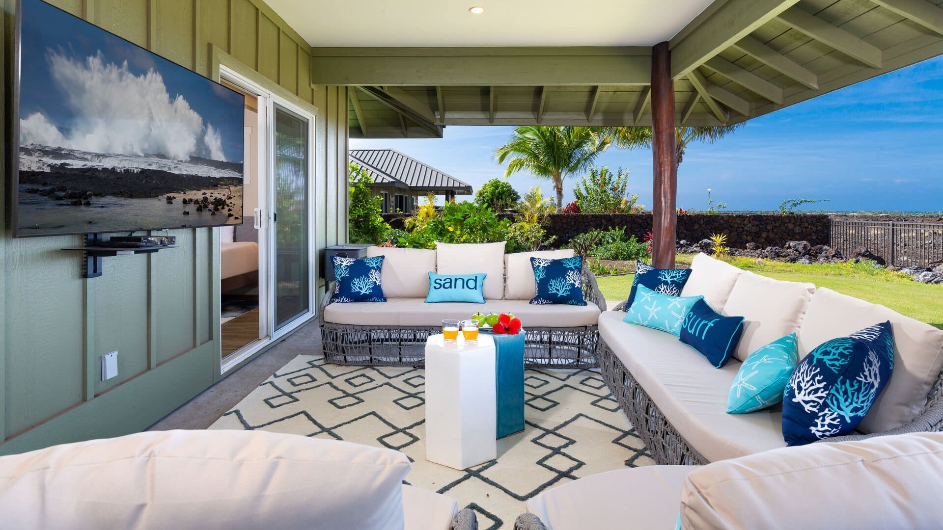 Manor Koa Hawaii: Spacious 5-Bedroom Beachfront Villa with Seaviews, Hawaii