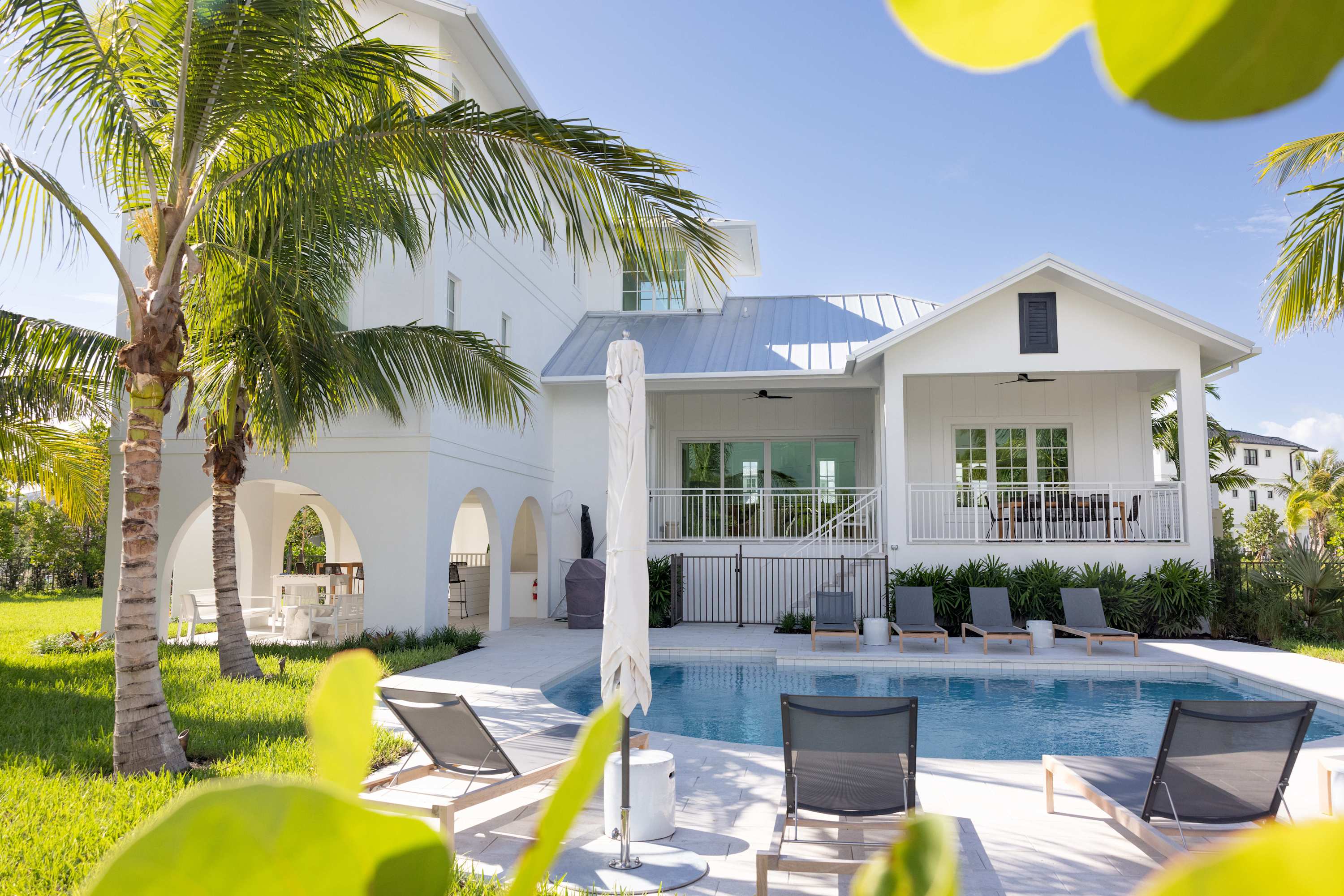 Manor Mahogany Key West: Luxury 6-Bedroom Villa with Seaview and Pool, Florida Keys