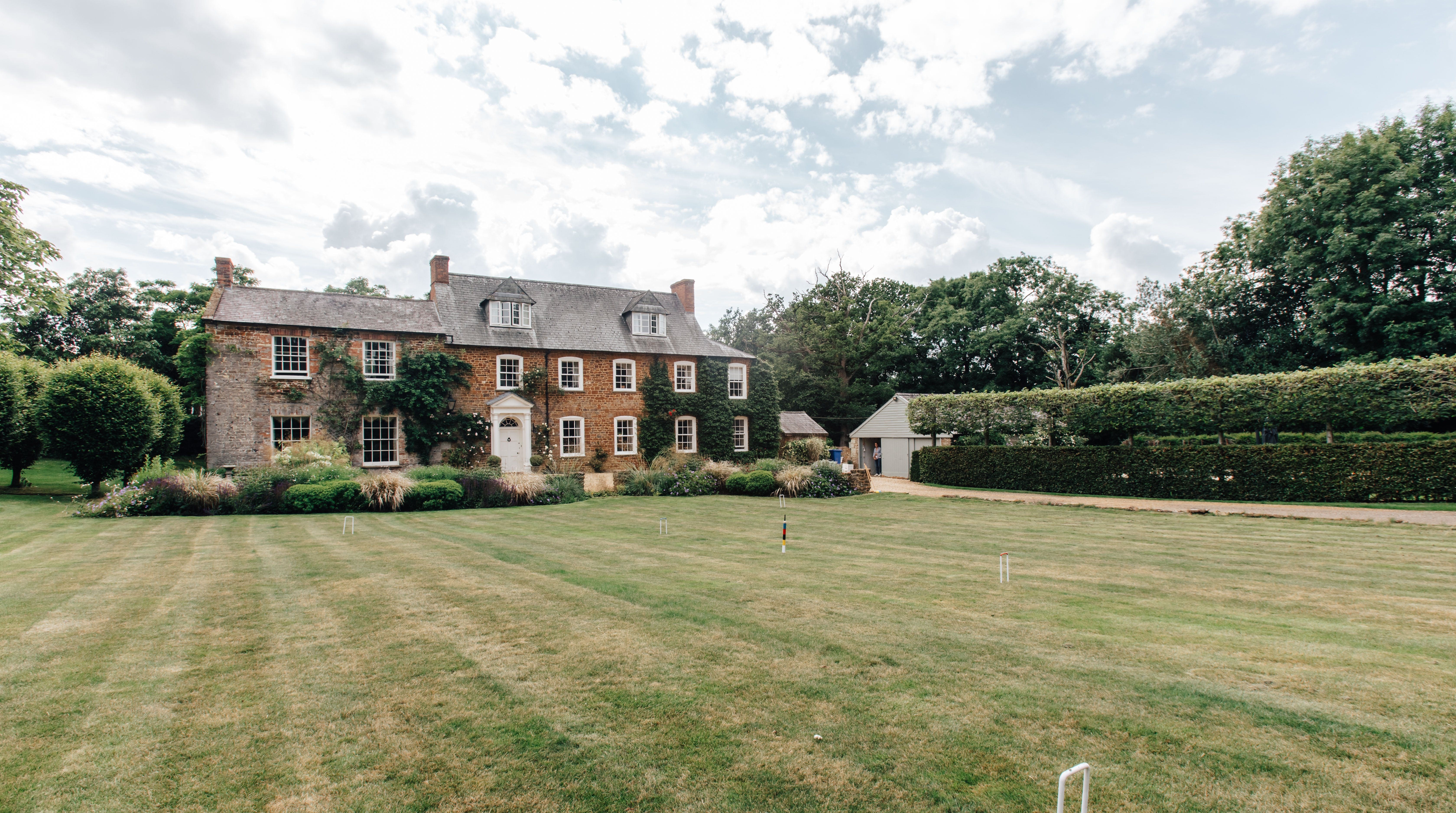 Manor Maidford Northamptonshire: 6-Bedroom Manor with Pool and Tennis Court, Northamptonshire