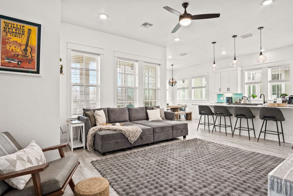 Manor Mesquite Corpus Texas 7: Spacious 4-Bedroom Villa with Pool and Lake Views, Nueces County