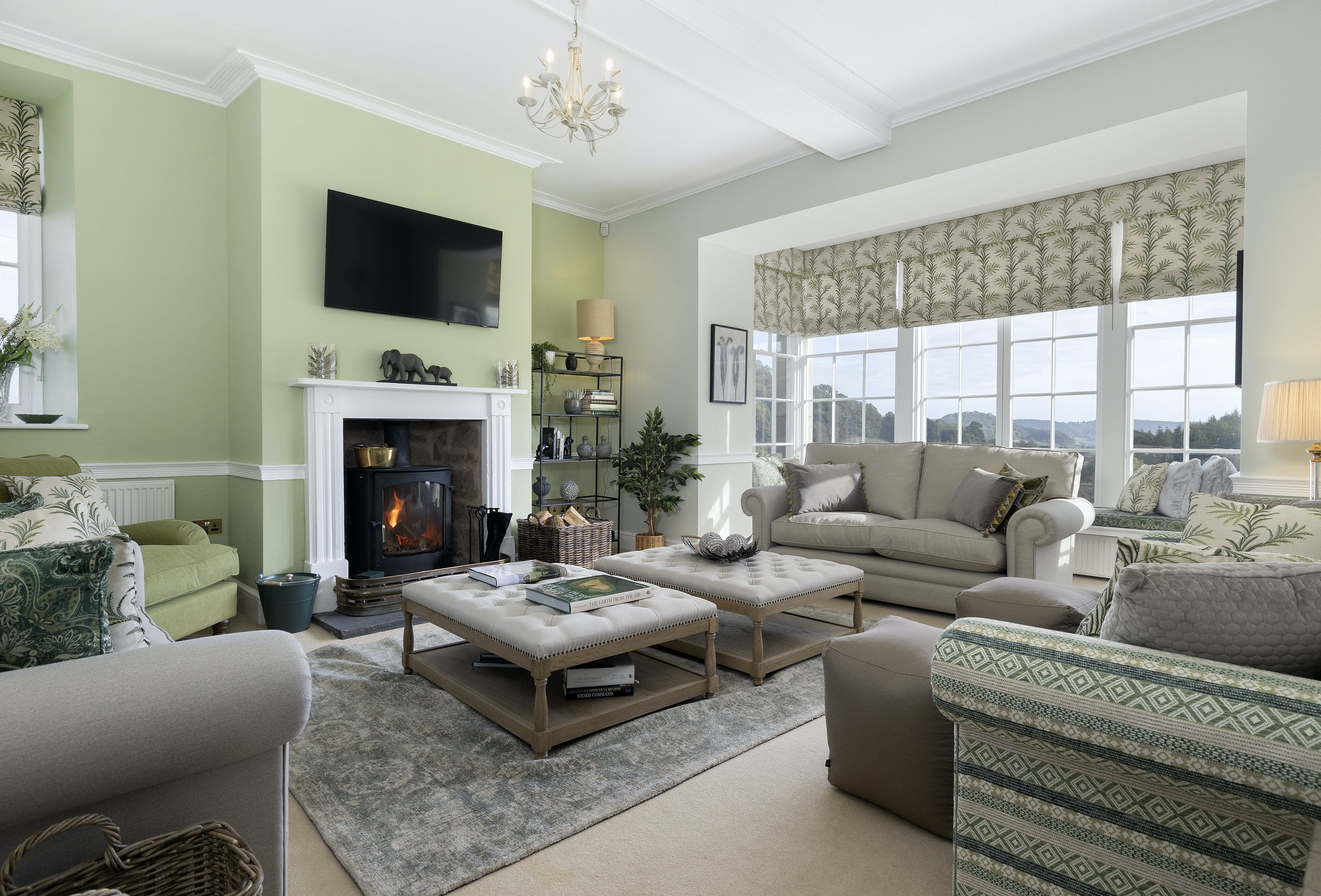 Manor Mortimer Herefordshire: Luxury 12-Bedroom Apartment with BBQ and Family Features, Herefordshire