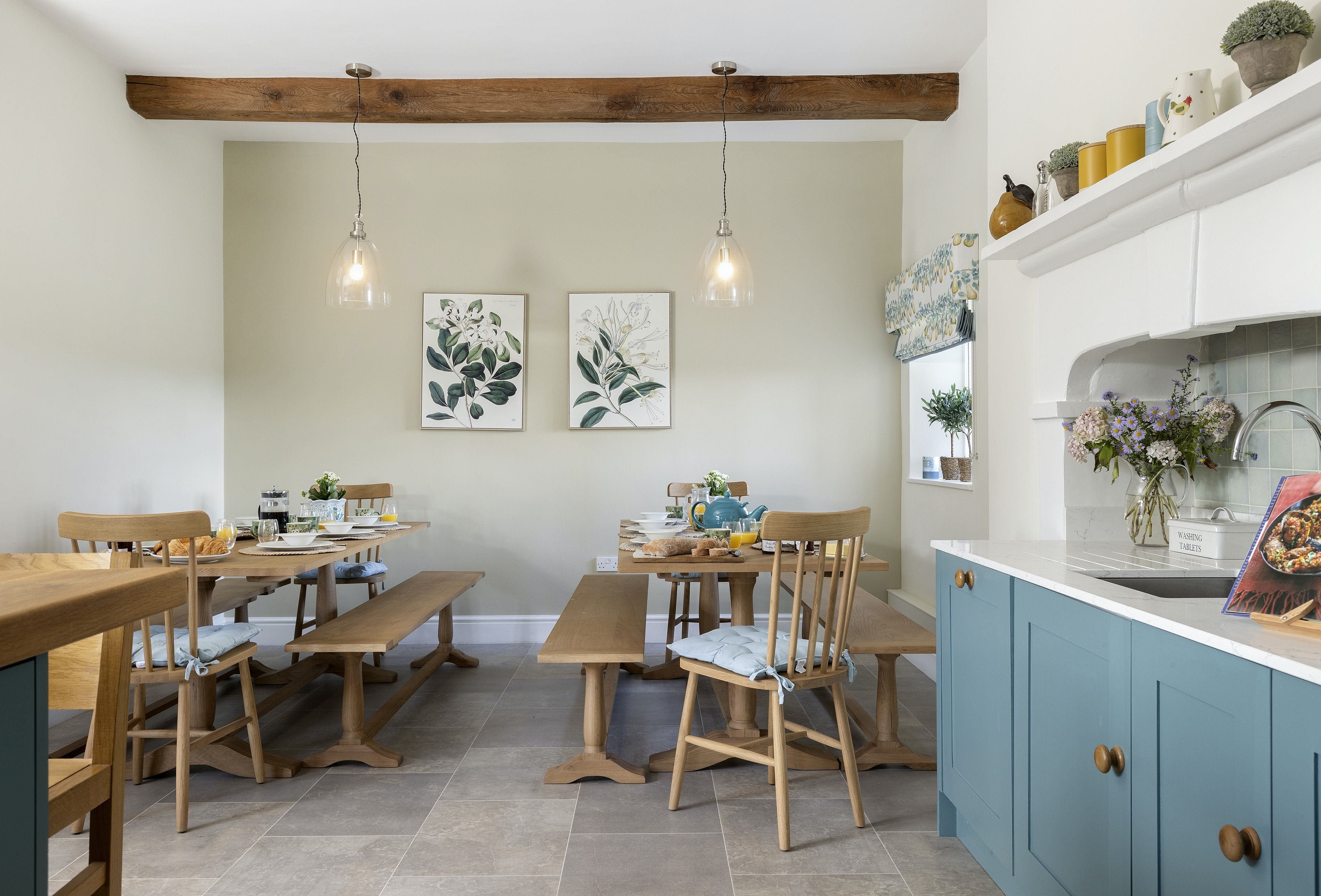 Manor Mortimer Herefordshire: Luxury 12-Bedroom Apartment with BBQ and Family Features, Herefordshire