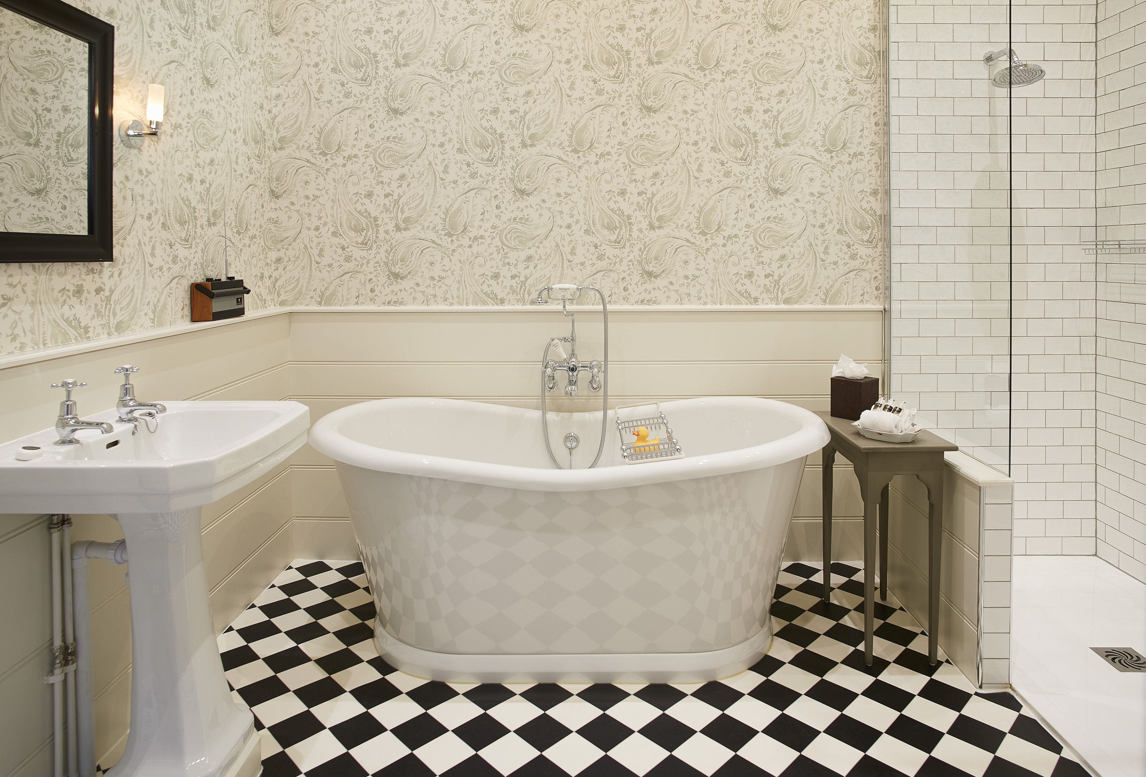 Manor Needwood Staffordshire: Spacious 5-Bedroom Apartment with Parkland Access, Staffordshire