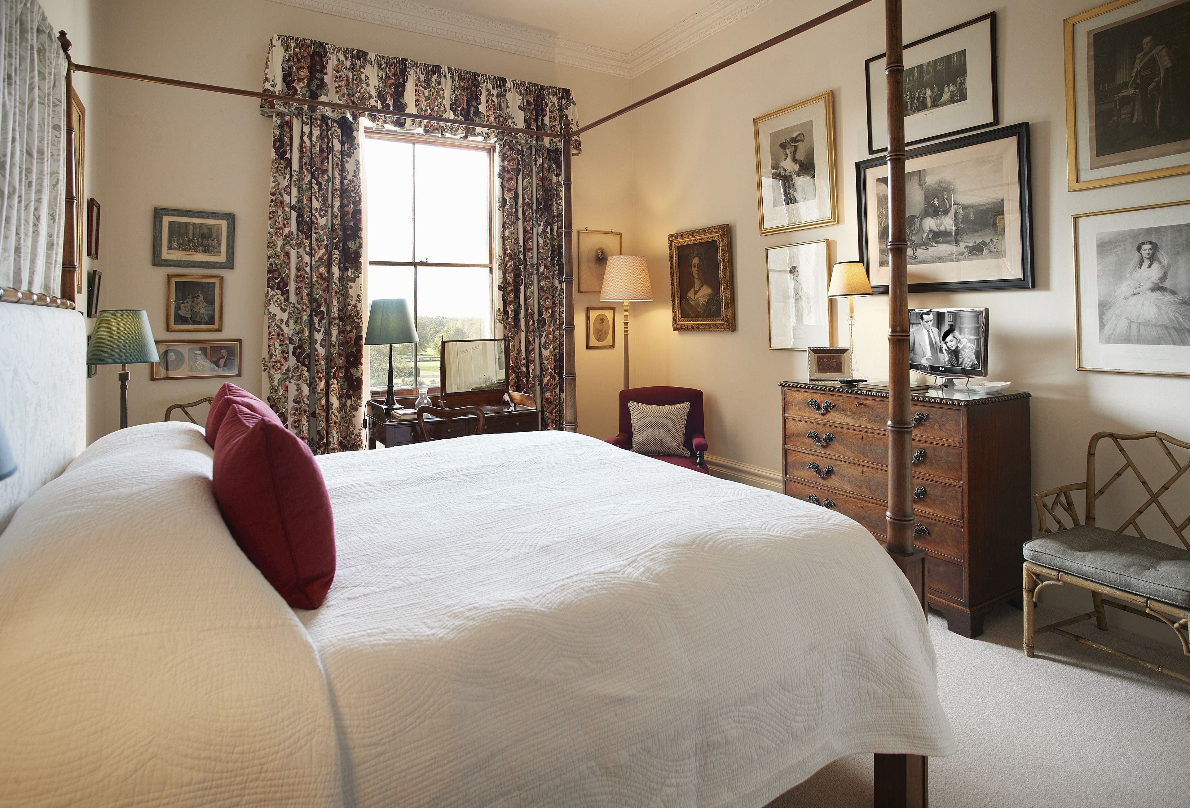 Manor Needwood Staffordshire: Spacious 5-Bedroom Apartment with Parkland Access, Staffordshire