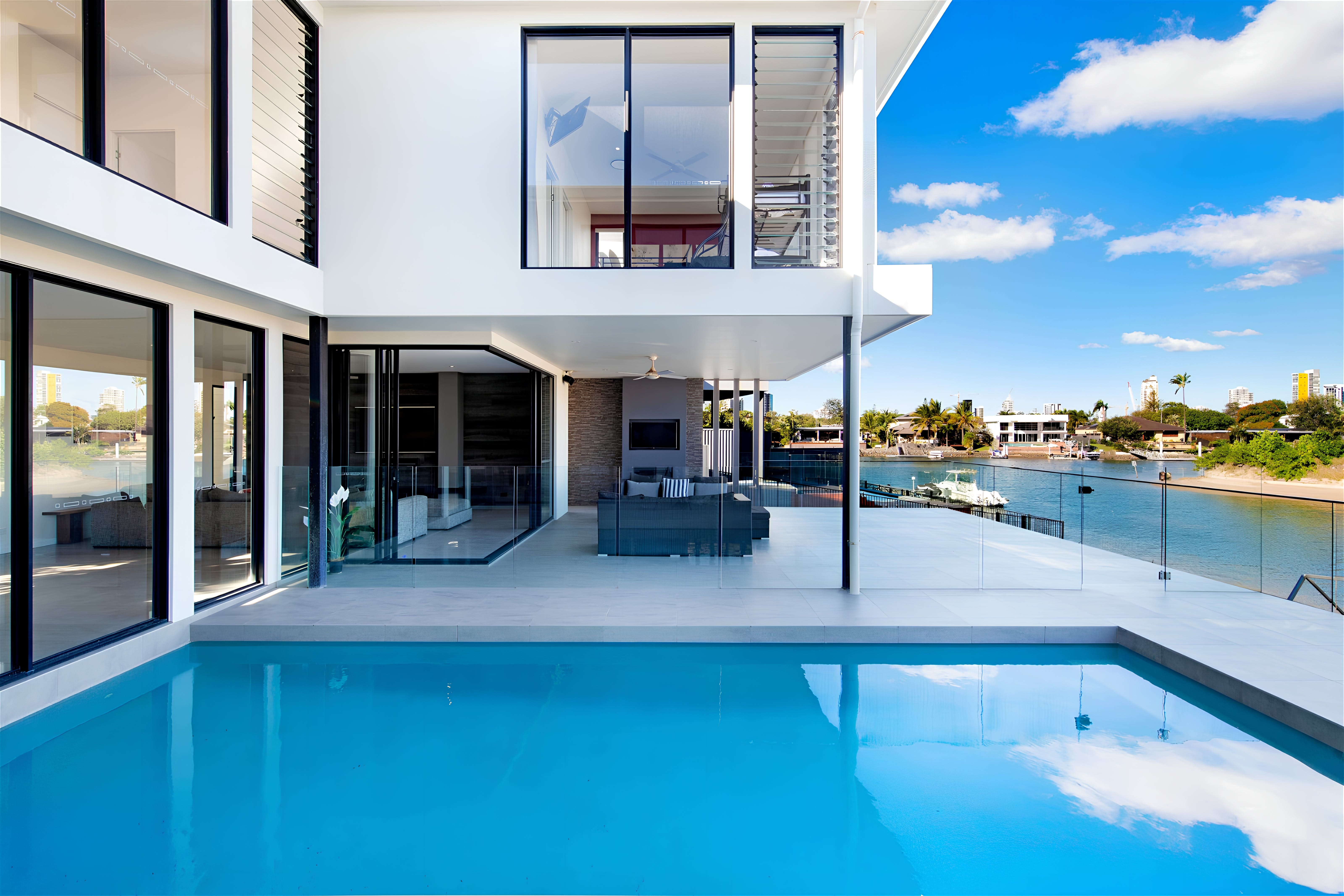 Manor Nerang Queensland: Spacious 5-Bedroom Villa with Pool and Seaview, Queensland