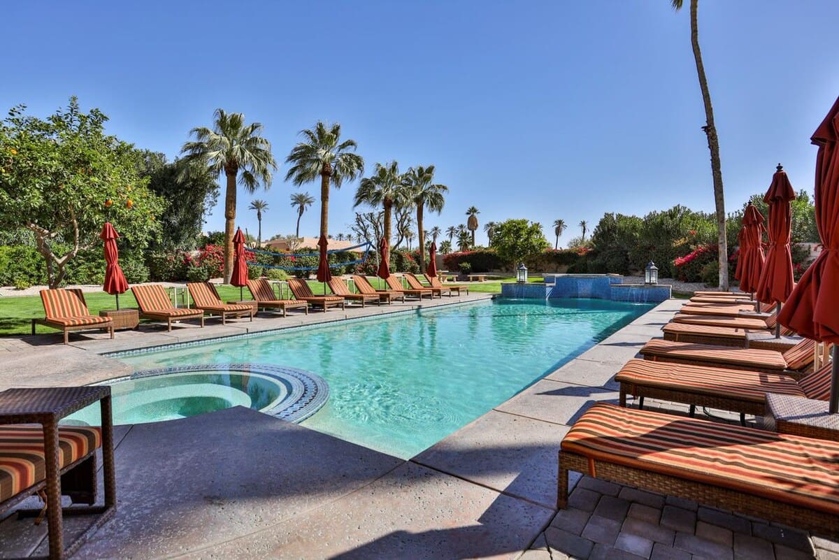 Manor Ocotillo Indio: Luxury 6-Bedroom Villa with Pool and Hot Tub, Indio