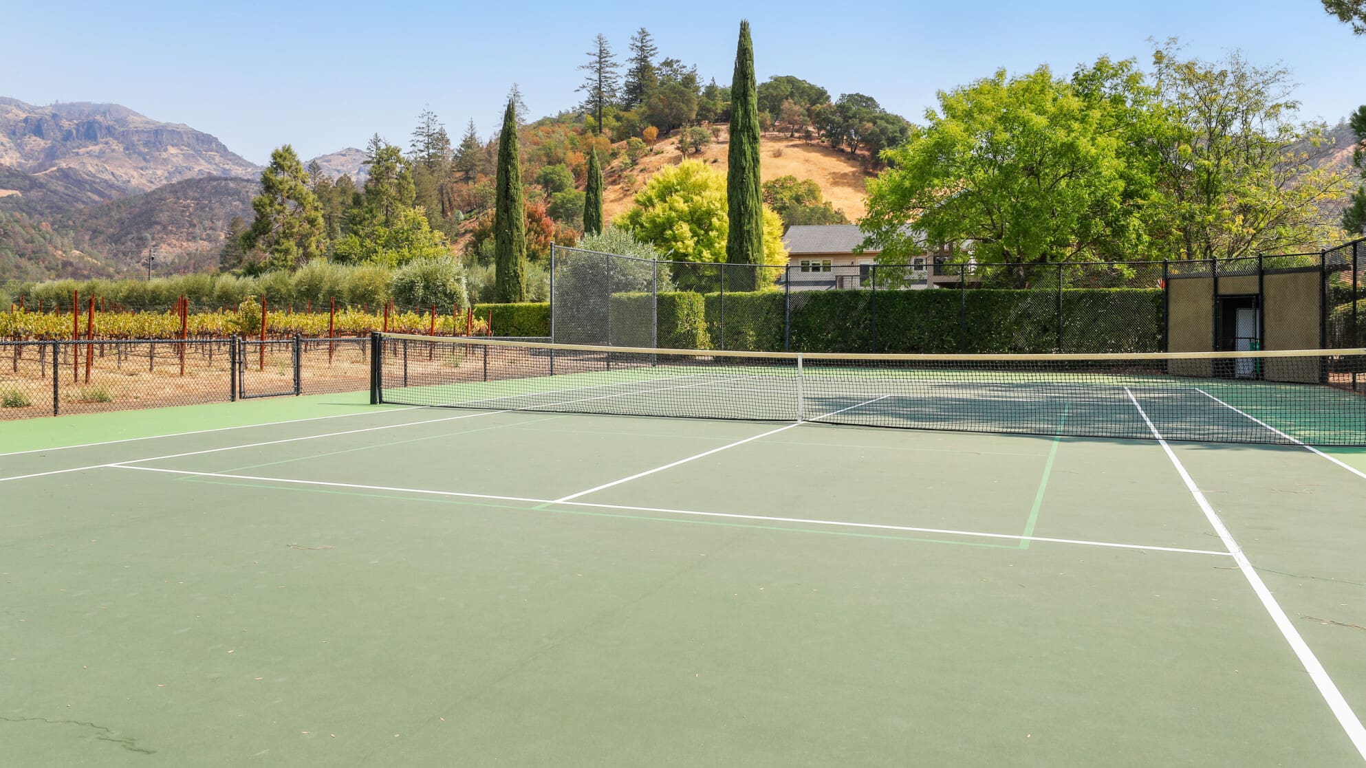 Manor Palisades Calistoga: Spacious 8-Bedroom Safari Lodge with Pool and Tennis, Napa County