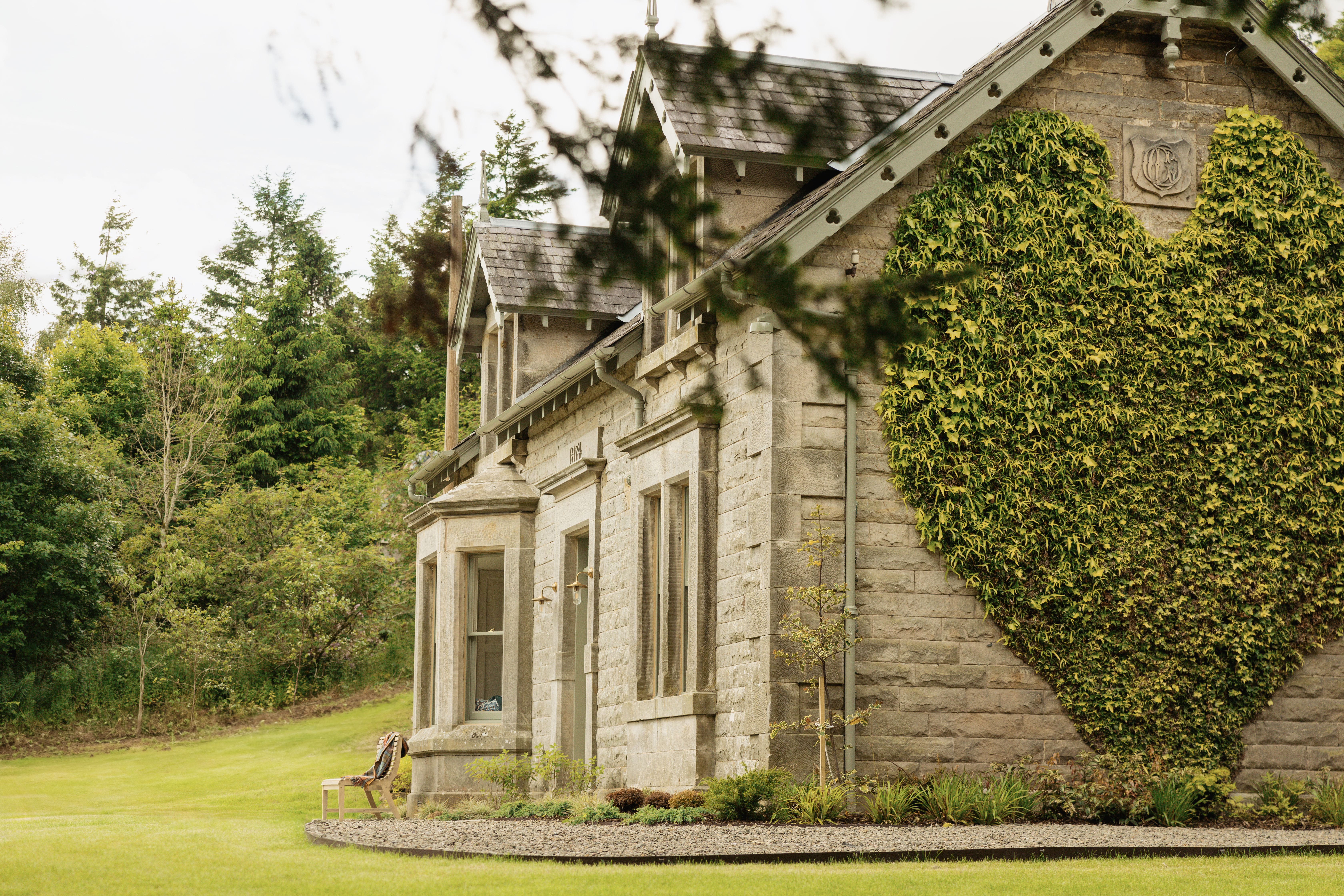 Manor Pentland Midlothian: Charming 1-Bedroom Cottage with Hot Tub, Midlothian