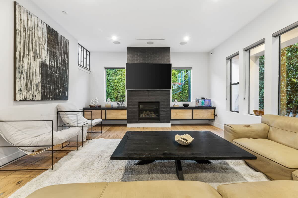 Manor Queso Encino: Luxury 4-Bedroom Villa with Pool and Hot Tub, Encino