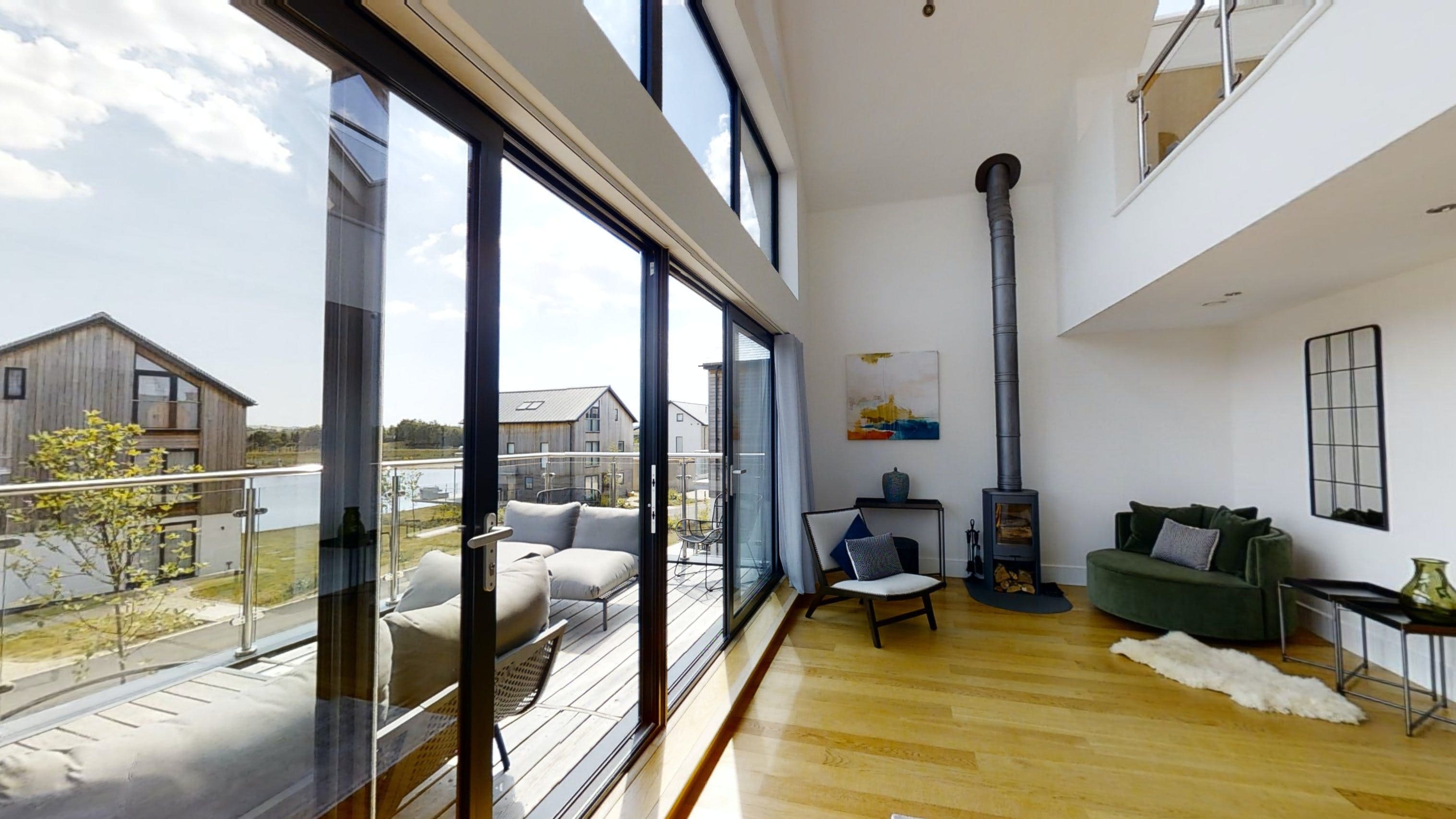 Manor Radipole Weymouth: Spacious 5-Bedroom Penthouse with Lake Views, Weymouth