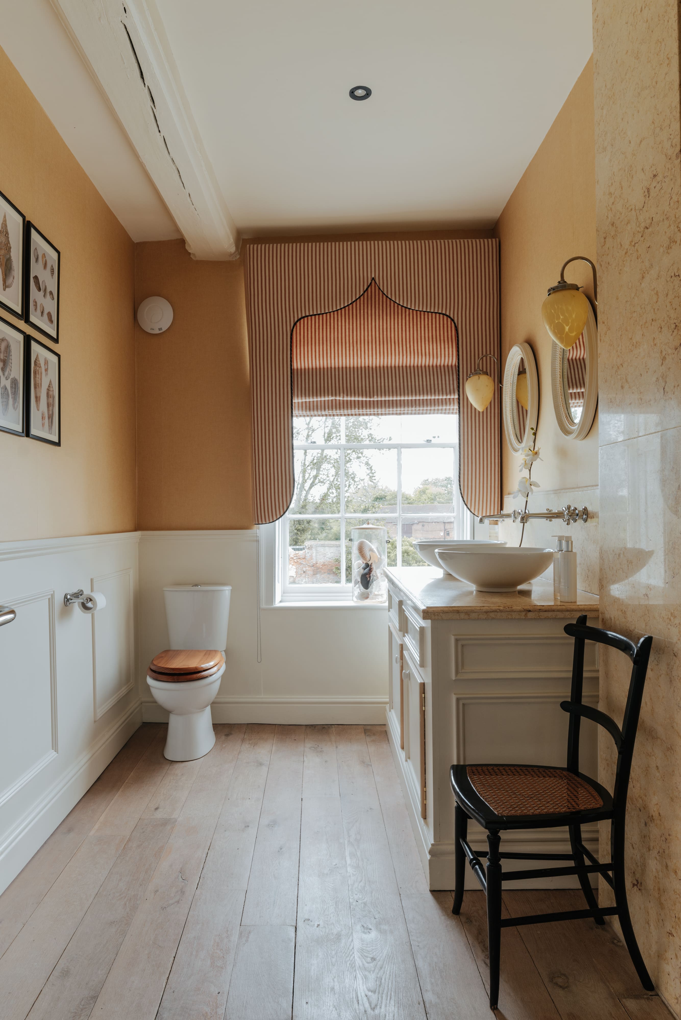 Manor Reedham Norfolk: Luxurious 8-Bedroom Manor Apartment with Countryside Views, Norfolk