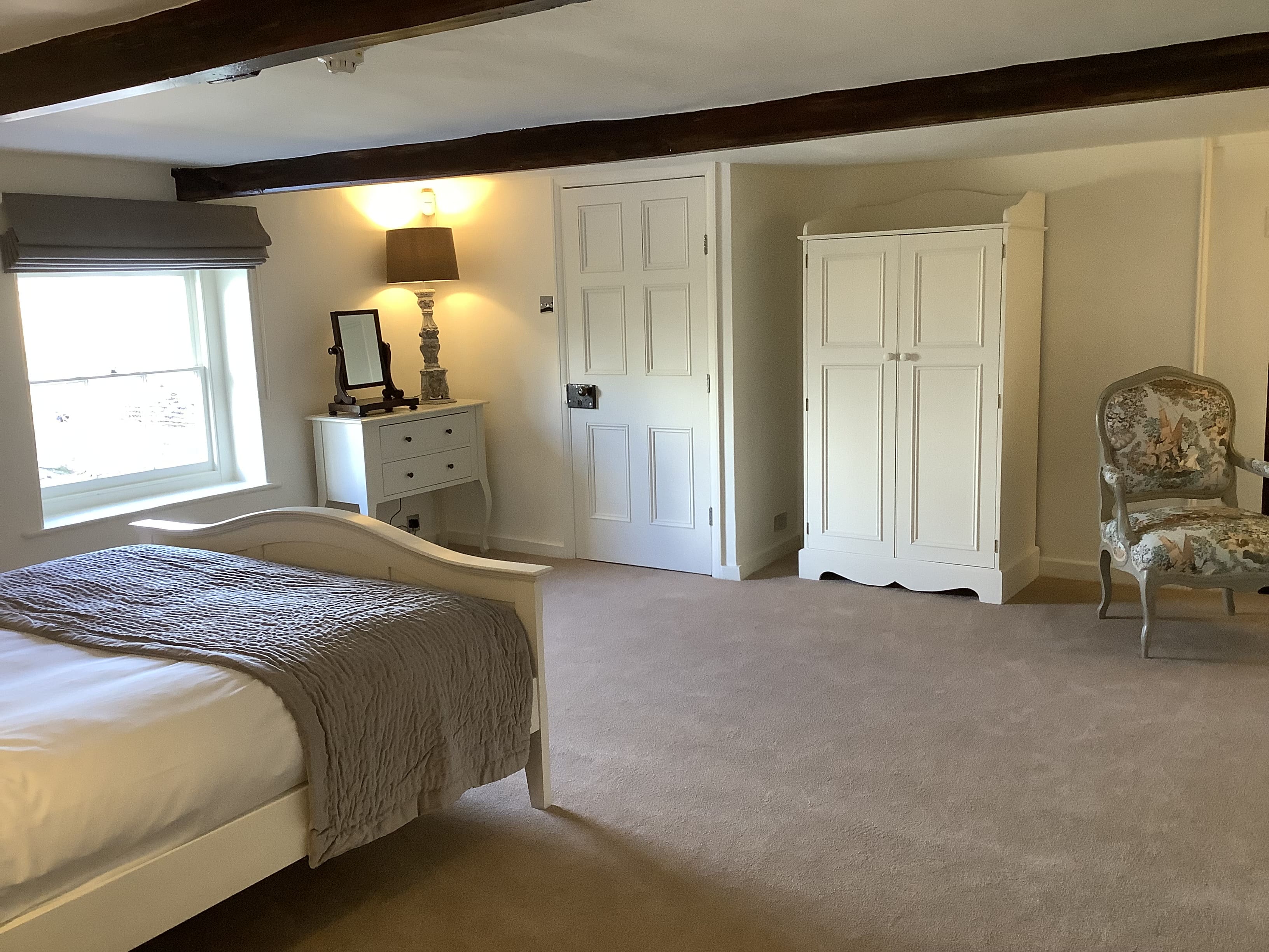 Manor Reedham Norfolk: Luxurious 8-Bedroom Manor Apartment with Countryside Views, Norfolk