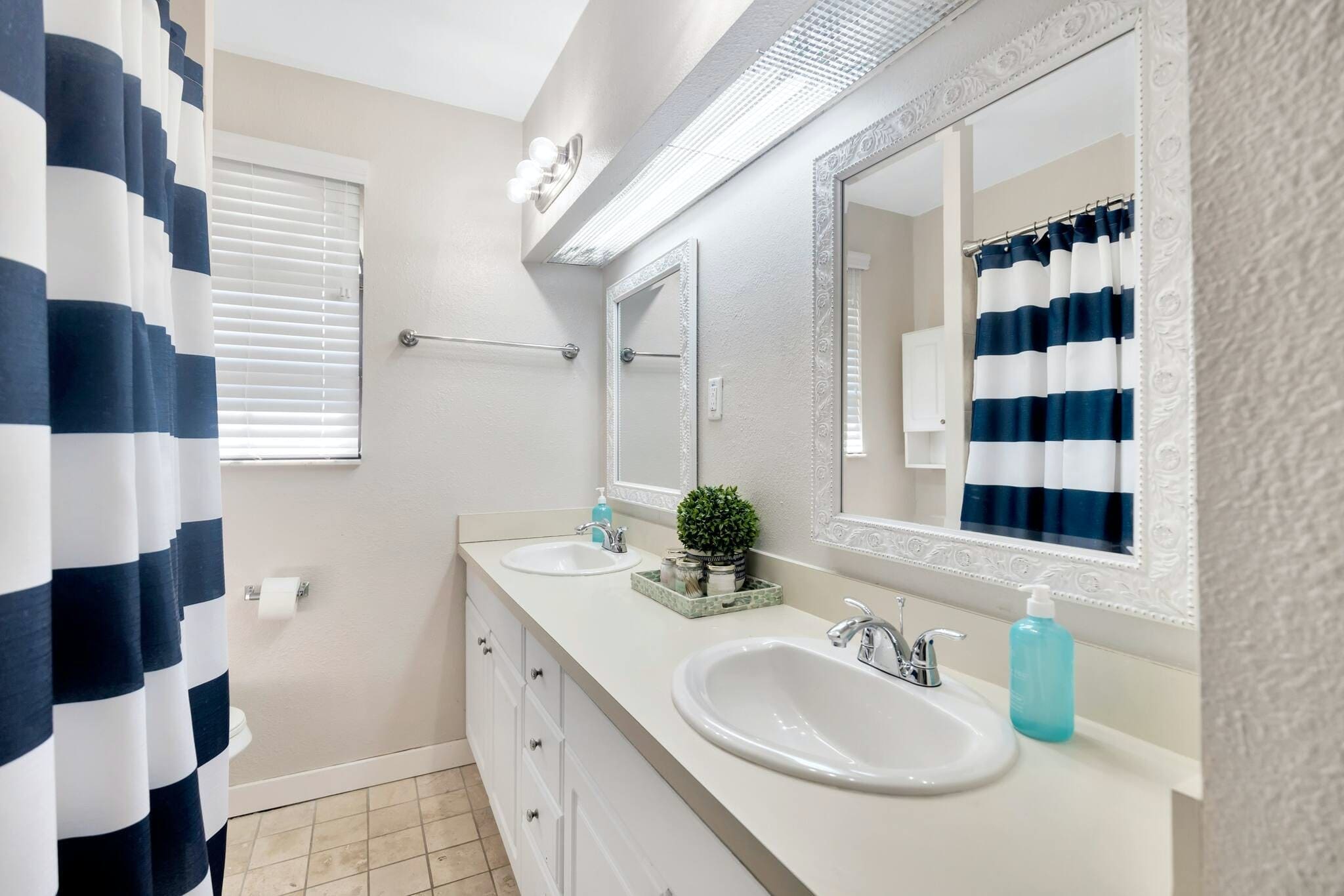 Manor Sabal Palm Harbor: 8-Bedroom Luxury Villa with Seaview and Pool, Pinellas County