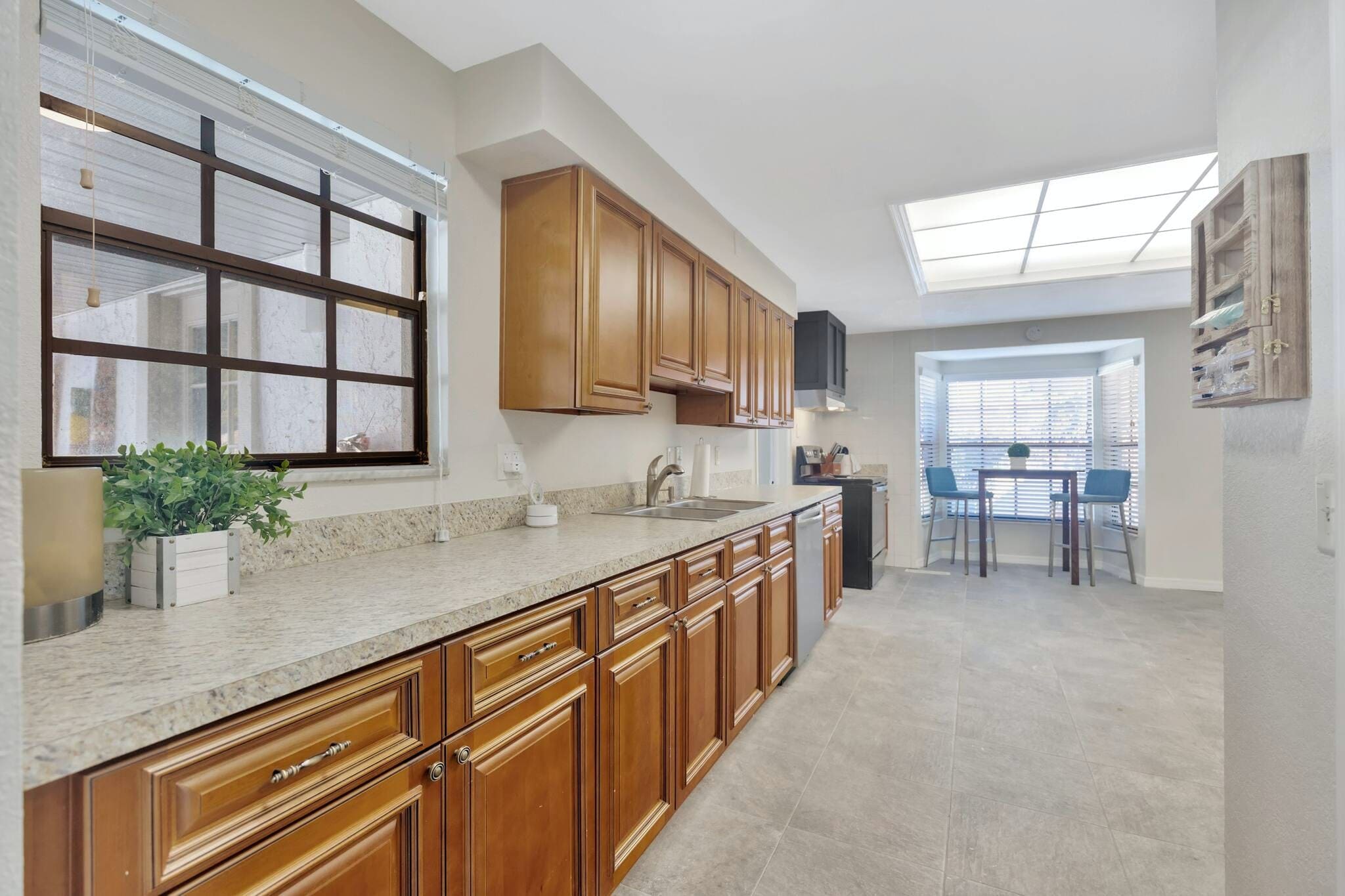 Manor Sabal Palm Harbor: 8-Bedroom Luxury Villa with Seaview and Pool, Pinellas County