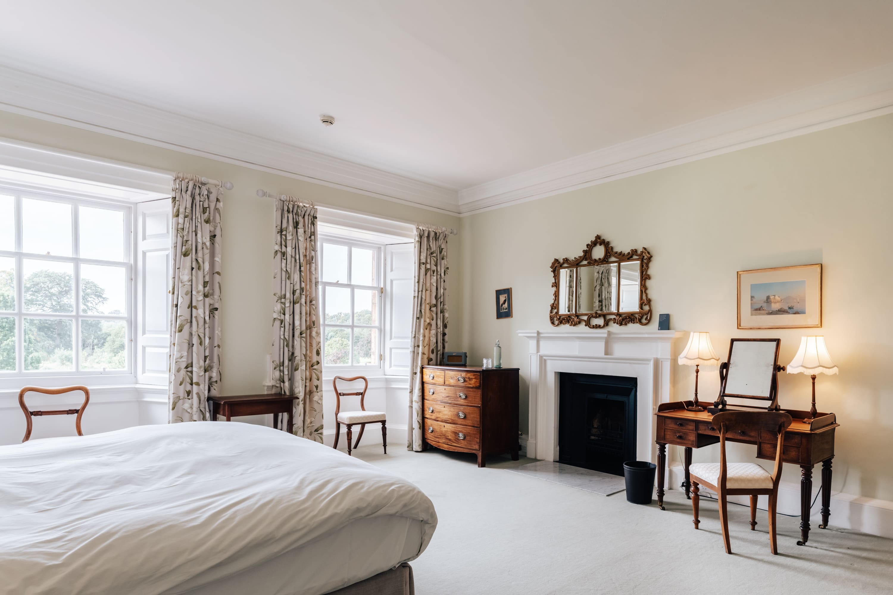 Manor Saltire Athelstaneford: Luxury 10-Bedroom House with Historical Charm, East Lothian