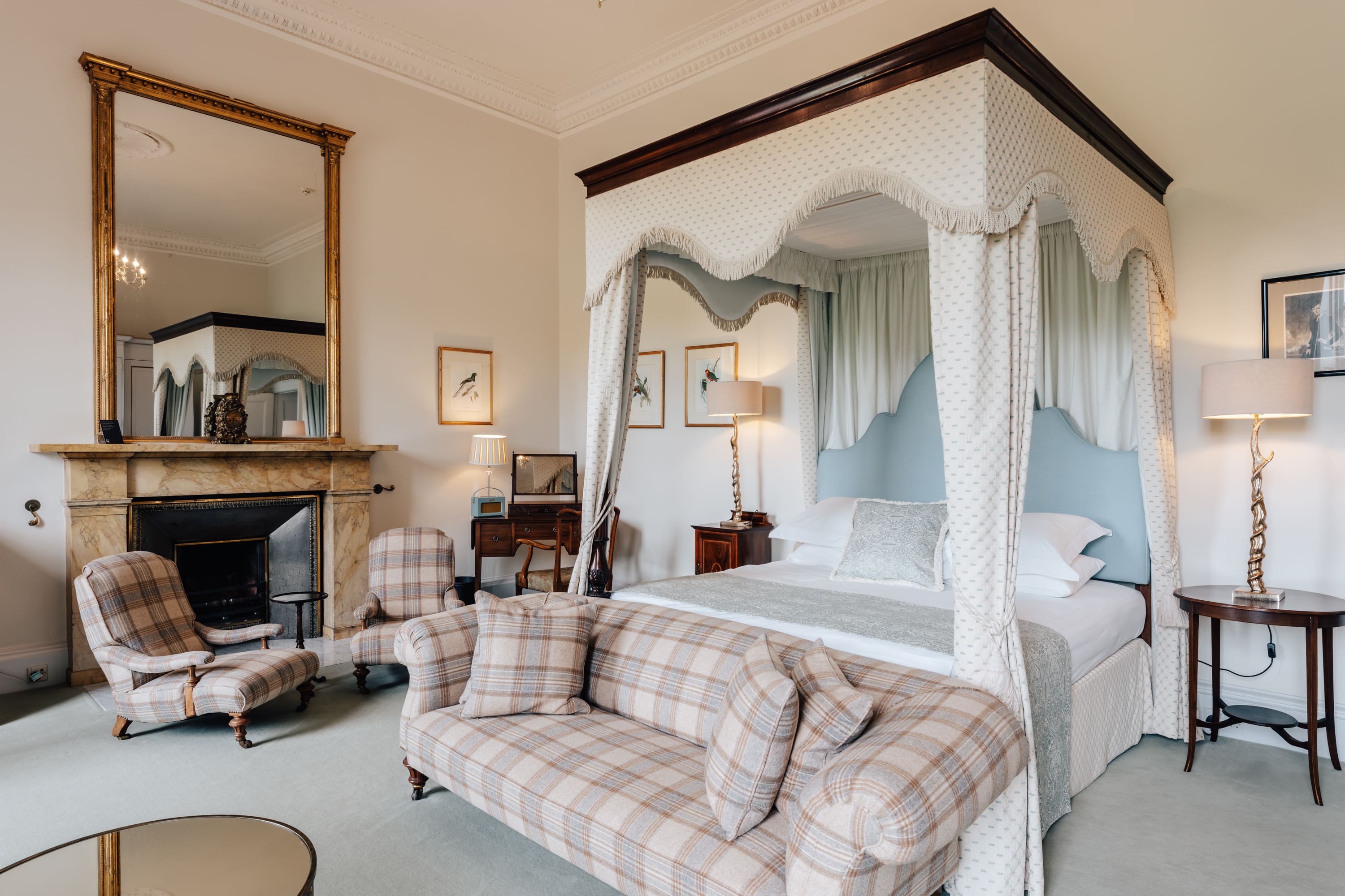 Manor Saltire Athelstaneford: Luxury 10-Bedroom House with Historical Charm, East Lothian