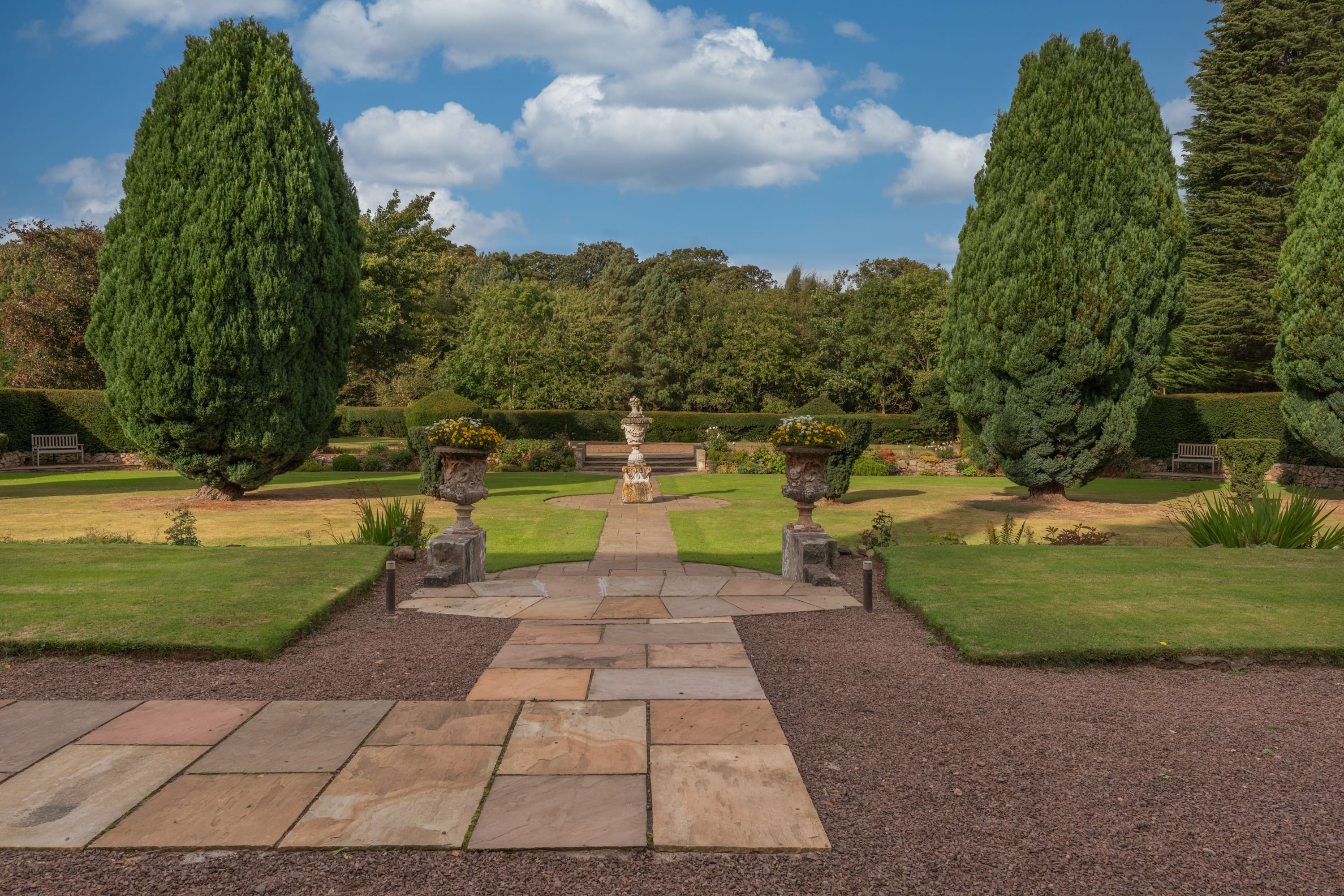 Manor Saltire Athelstaneford: Luxury 10-Bedroom House with Historical Charm, East Lothian
