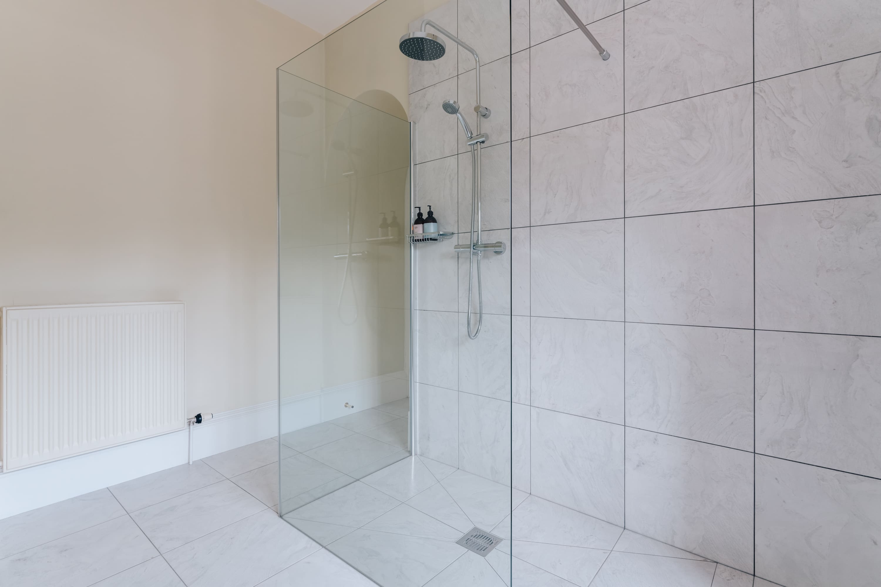 Manor Saltire Athelstaneford: Luxury 10-Bedroom House with Historical Charm, East Lothian