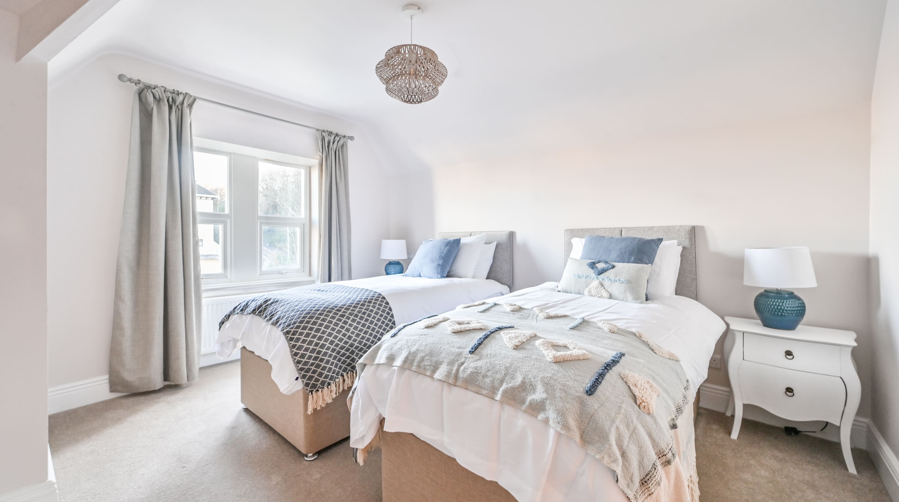 Manor Saunton Bideford: Spacious 8-Bedroom Apartment with Hot Tub and Seaviews, Bideford