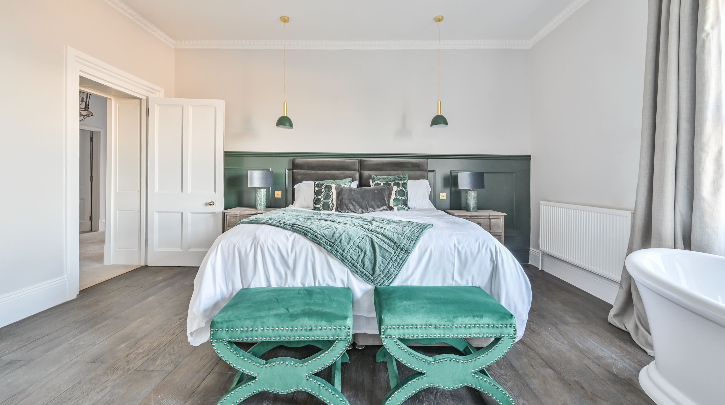 Manor Saunton Bideford: Spacious 8-Bedroom Apartment with Hot Tub and Seaviews, Bideford