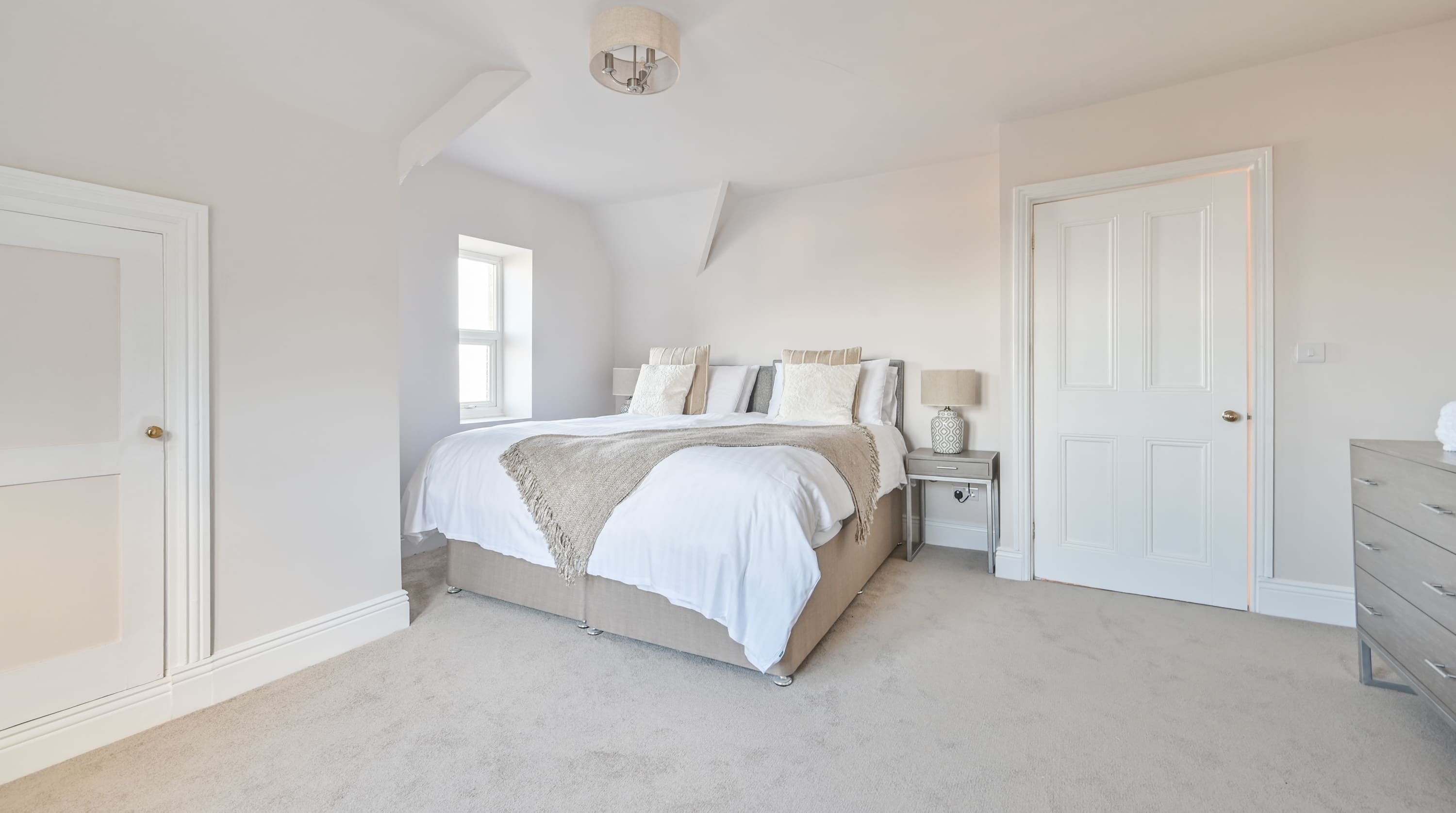 Manor Saunton Bideford: Spacious 8-Bedroom Apartment with Hot Tub and Seaviews, Bideford