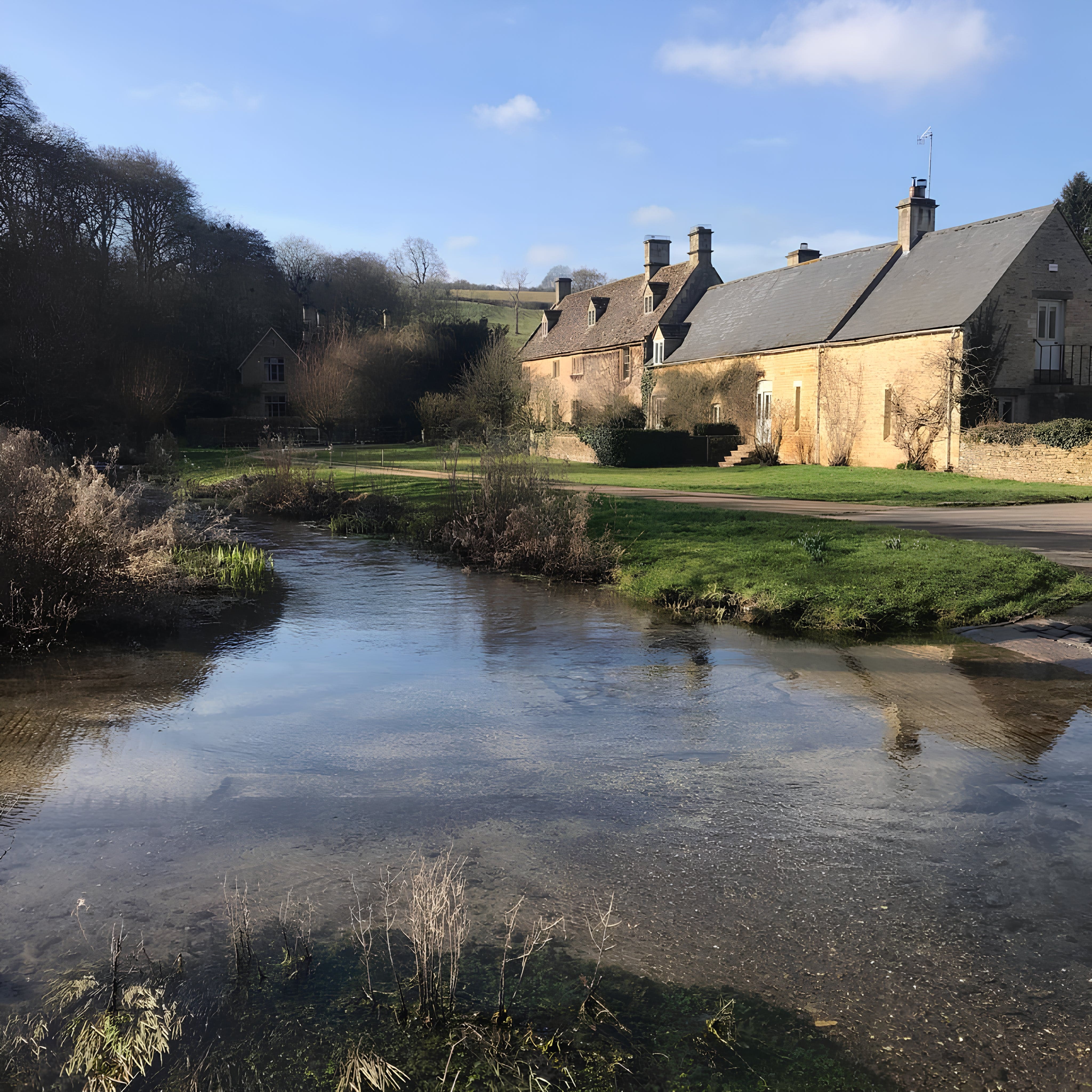 Manor Slaughter Bourton-on-the-Water: Charming 3-Bedroom Apartment Rental with Family Features, Bourton-on-the-Water