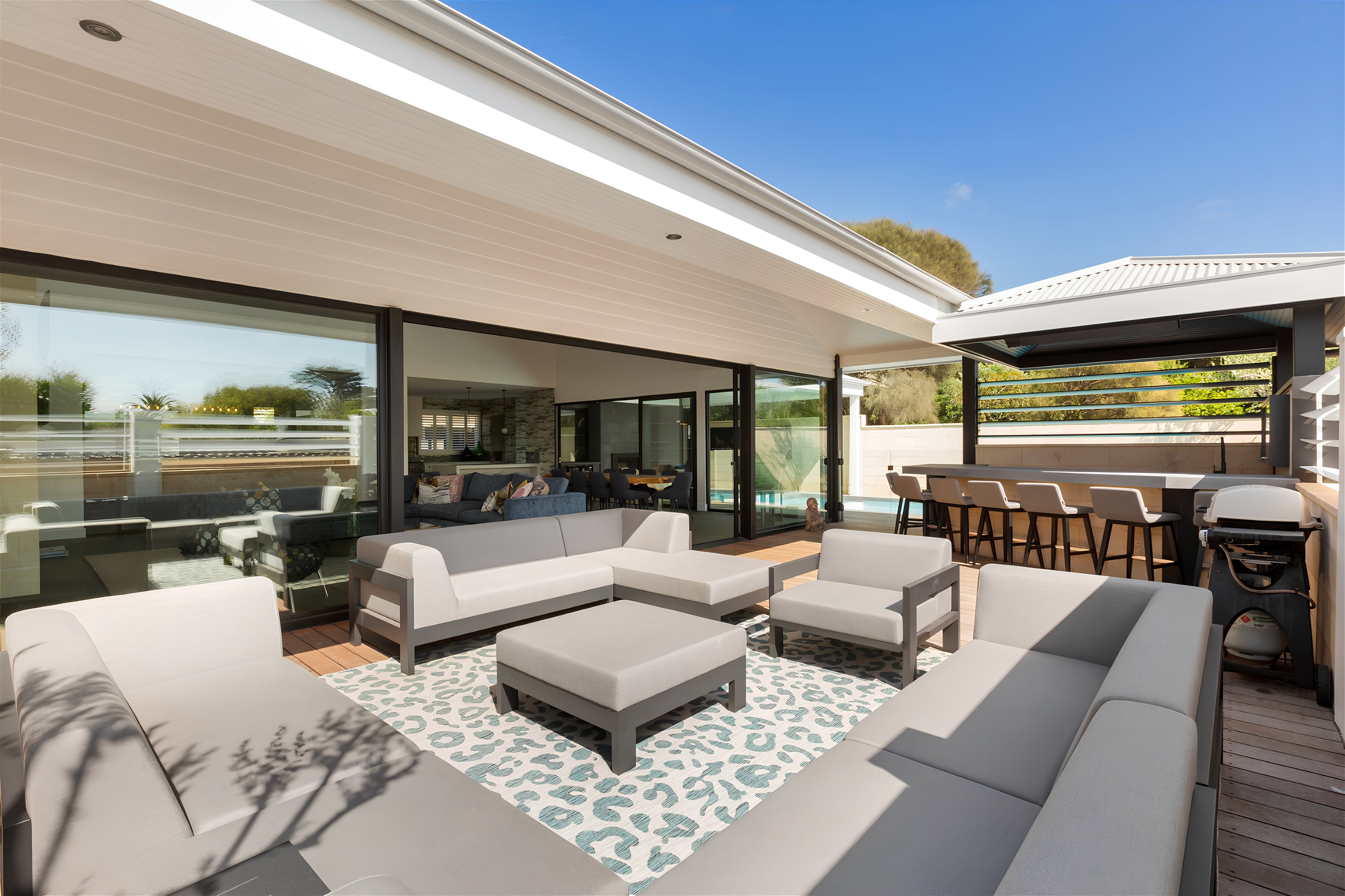 Manor Sorrento Victoria: Spectacular 5-Bedroom Villa with Pool and Sea View, Victoria