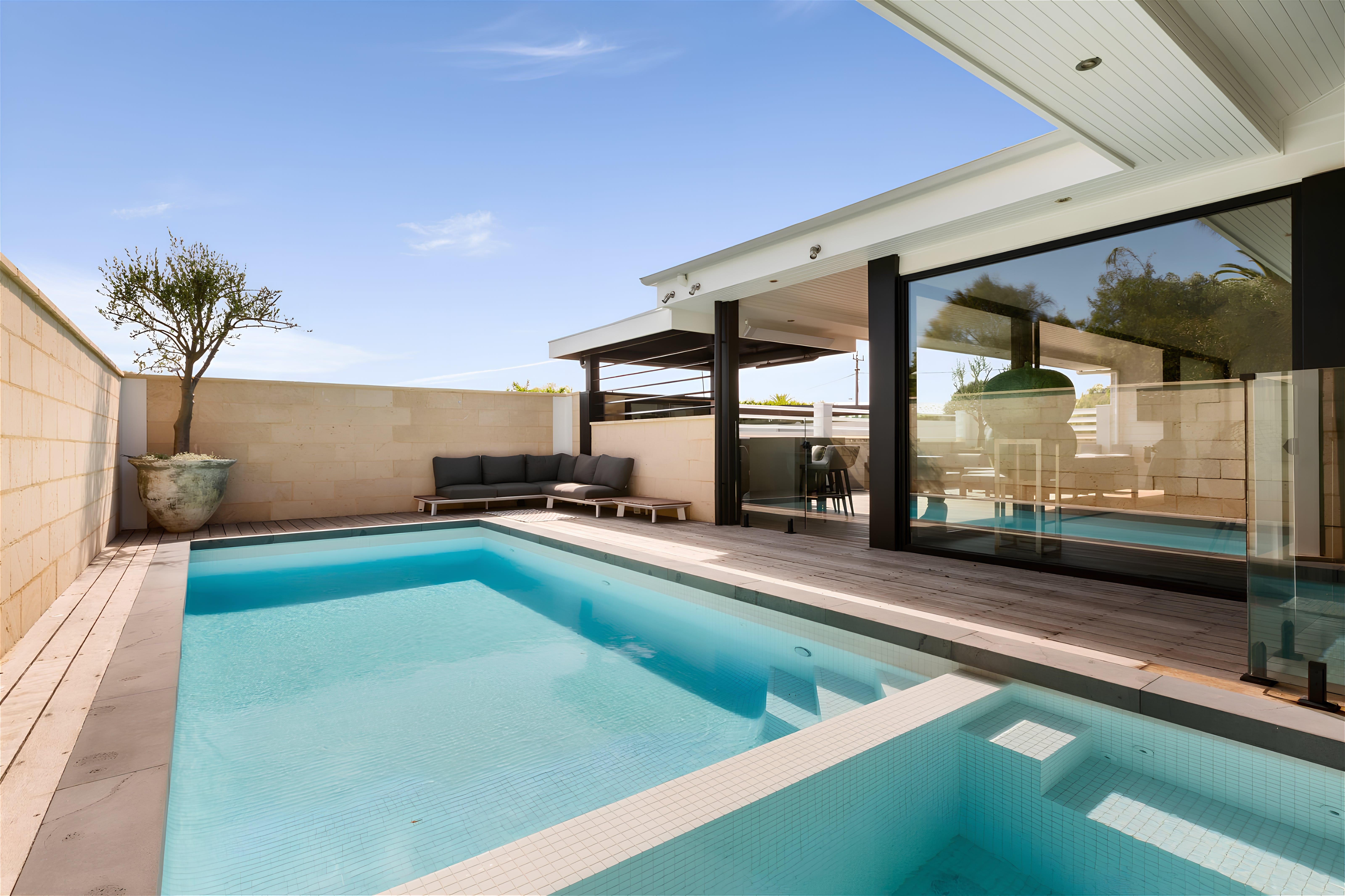 Manor Sorrento Victoria: Spectacular 5-Bedroom Villa with Pool and Sea View, Victoria